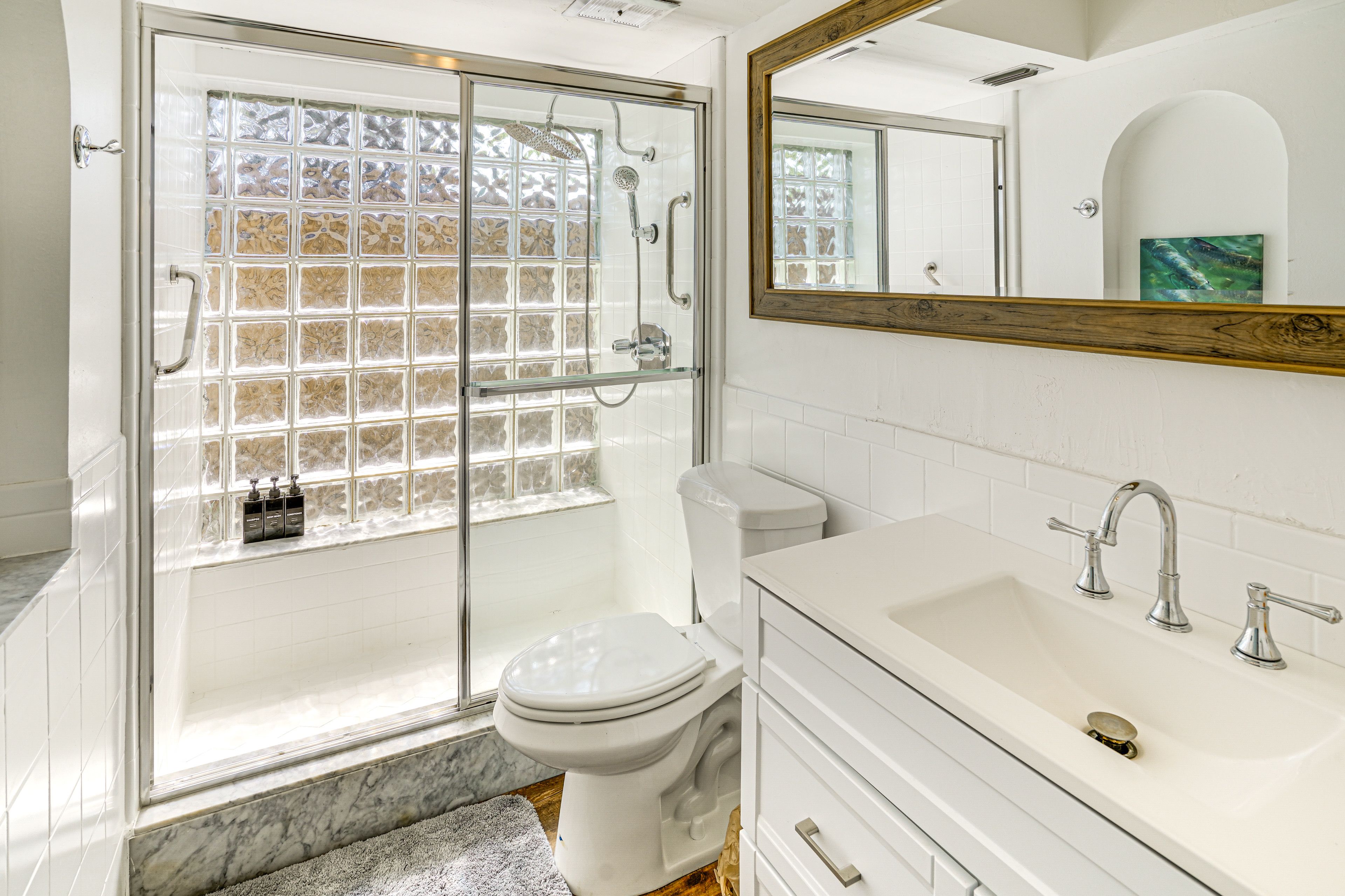 Full Bathroom | Complimentary Toiletries | Hair Dryer
