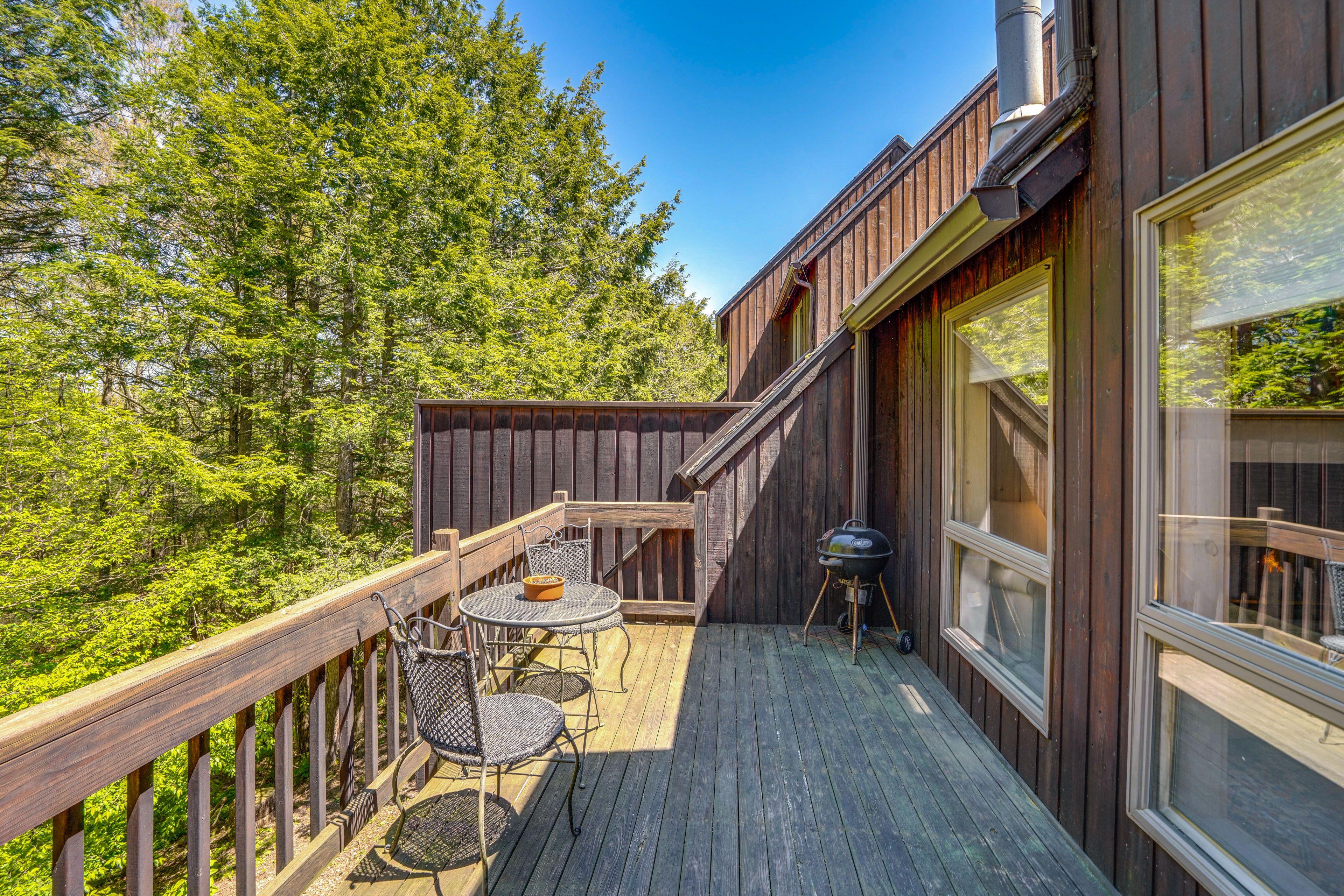 Private Deck | Charcoal Grill | Dining Tables