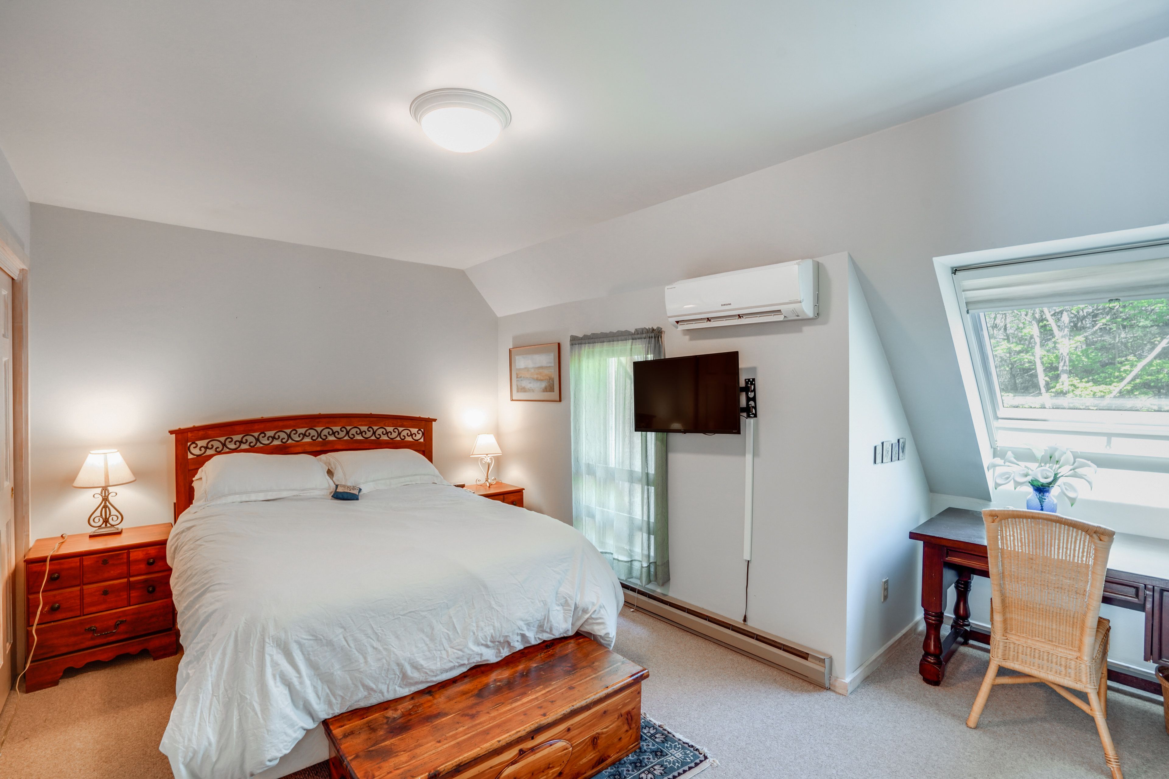 Bedroom 1 | 2nd Floor | Queen Bed | Laptop-Friendly Workspace
