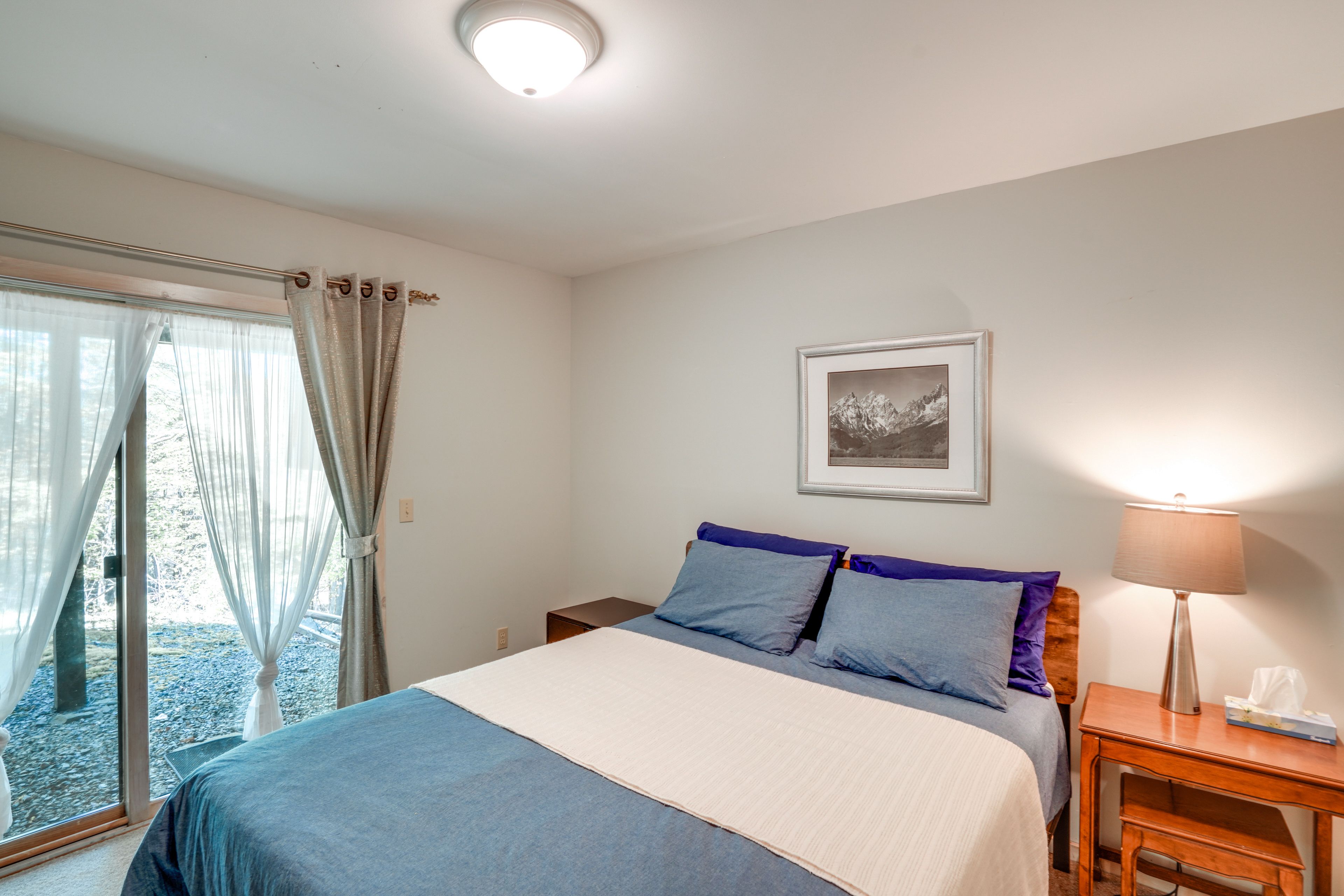 Bedroom 2 | Basement | Queen Bed | Smart TV