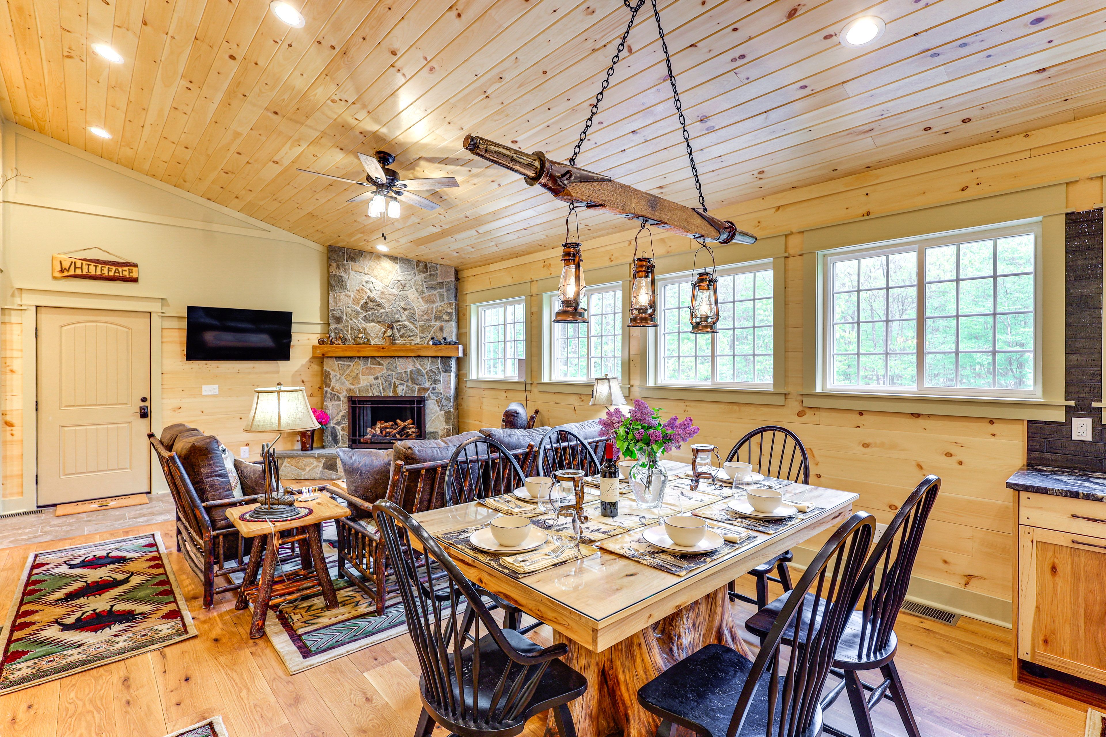 Dining Area | High Chair | Free WiFi | Central A/C & Heating