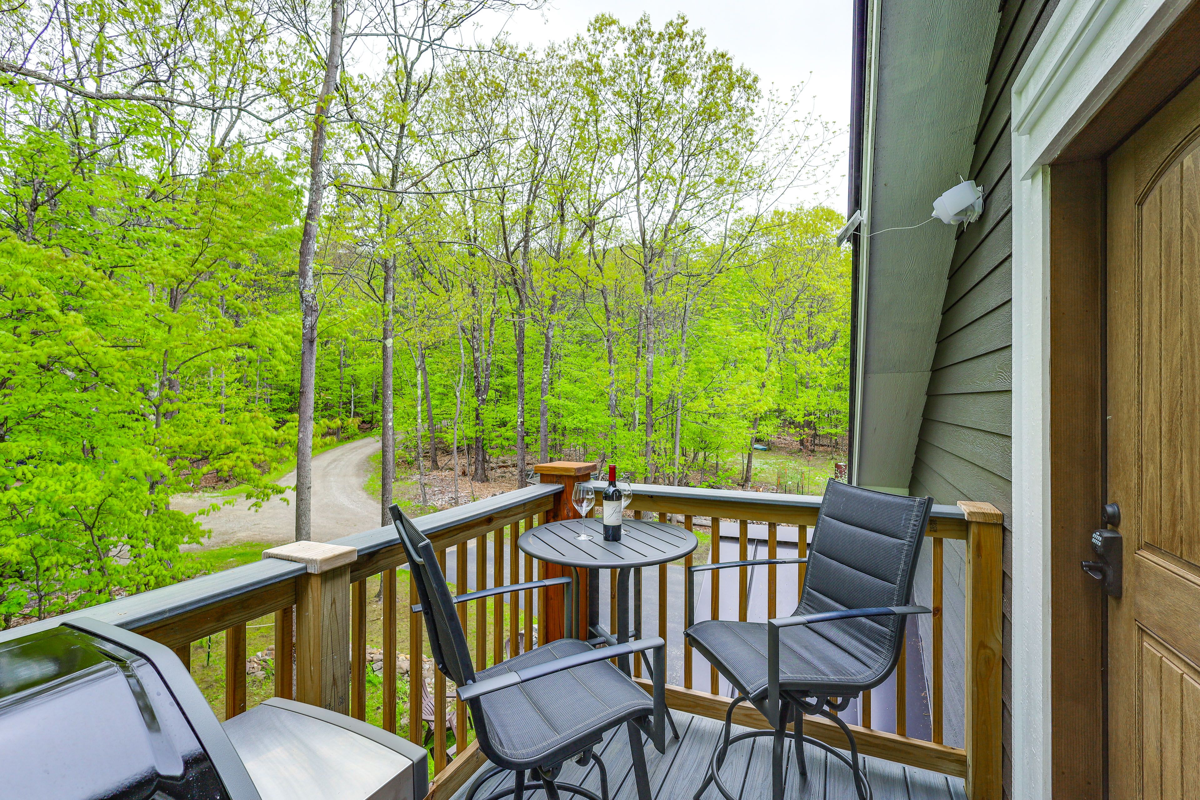 Wilmington Vacation Rental | 2BR | 1BA | 1,000 Sq Ft | Stairs Required