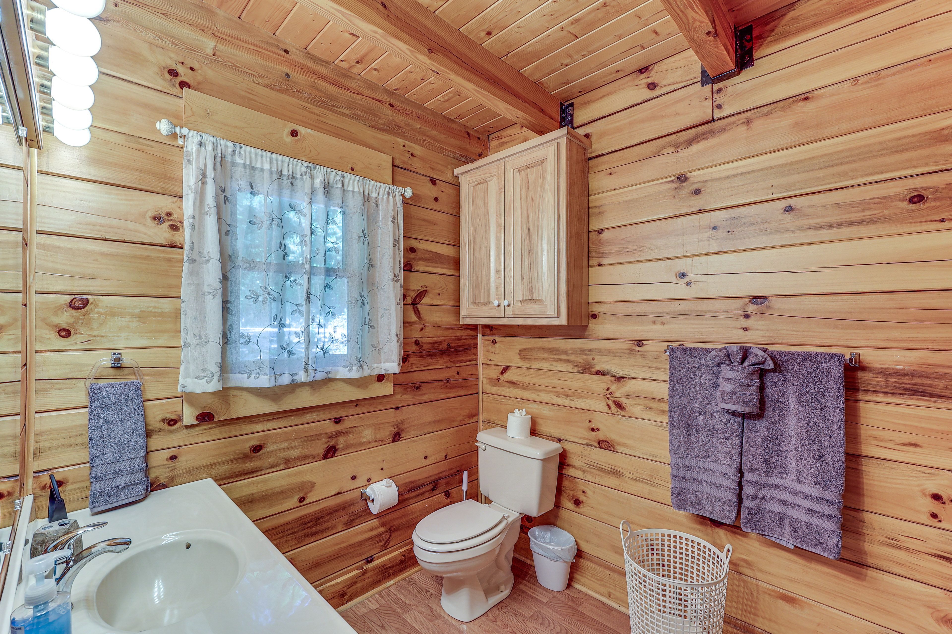 Bathroom | Shower | 1st Floor