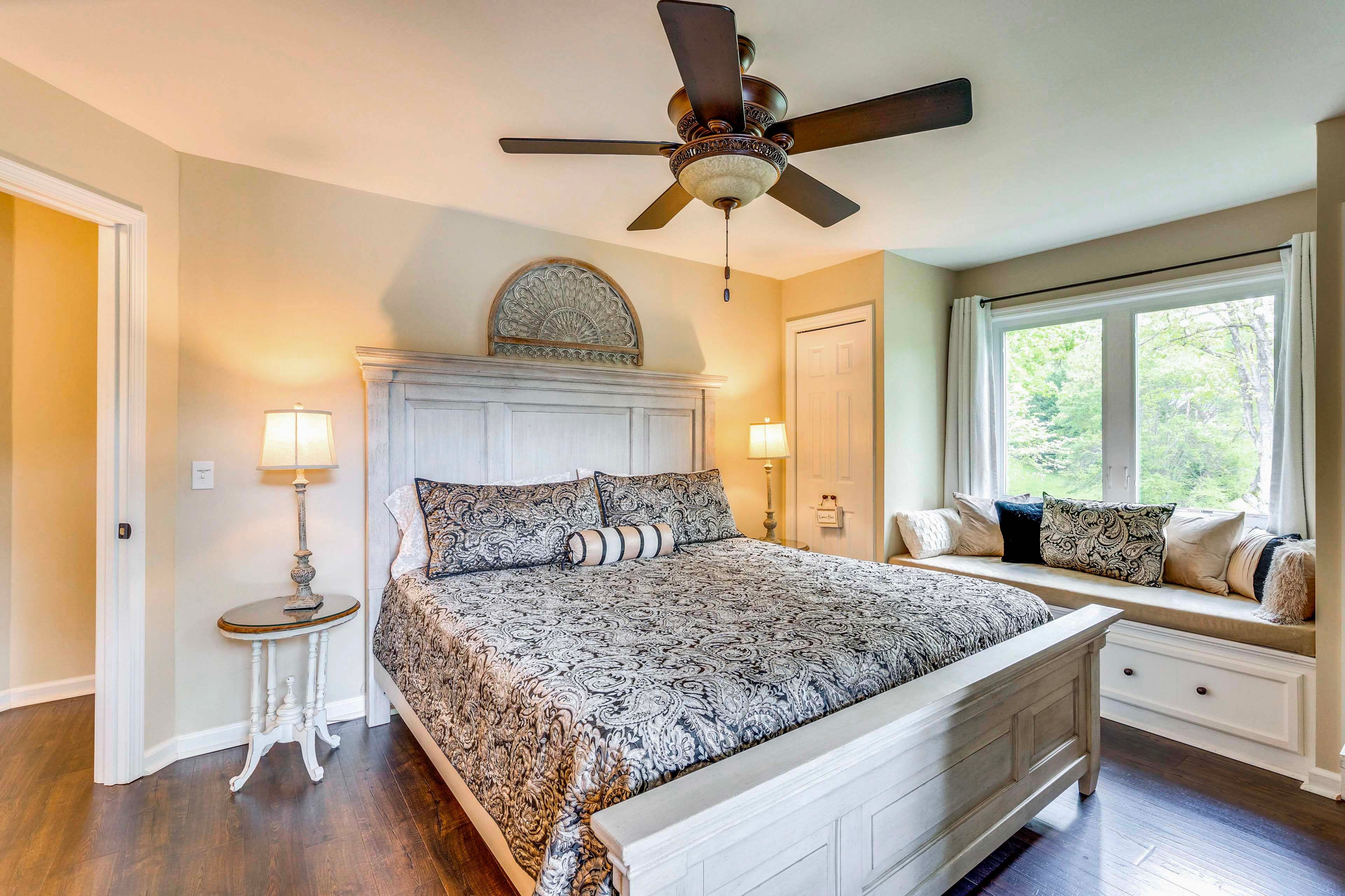 Bedroom 1 | Main Level | King Bed | Linens Provided | Smart TV