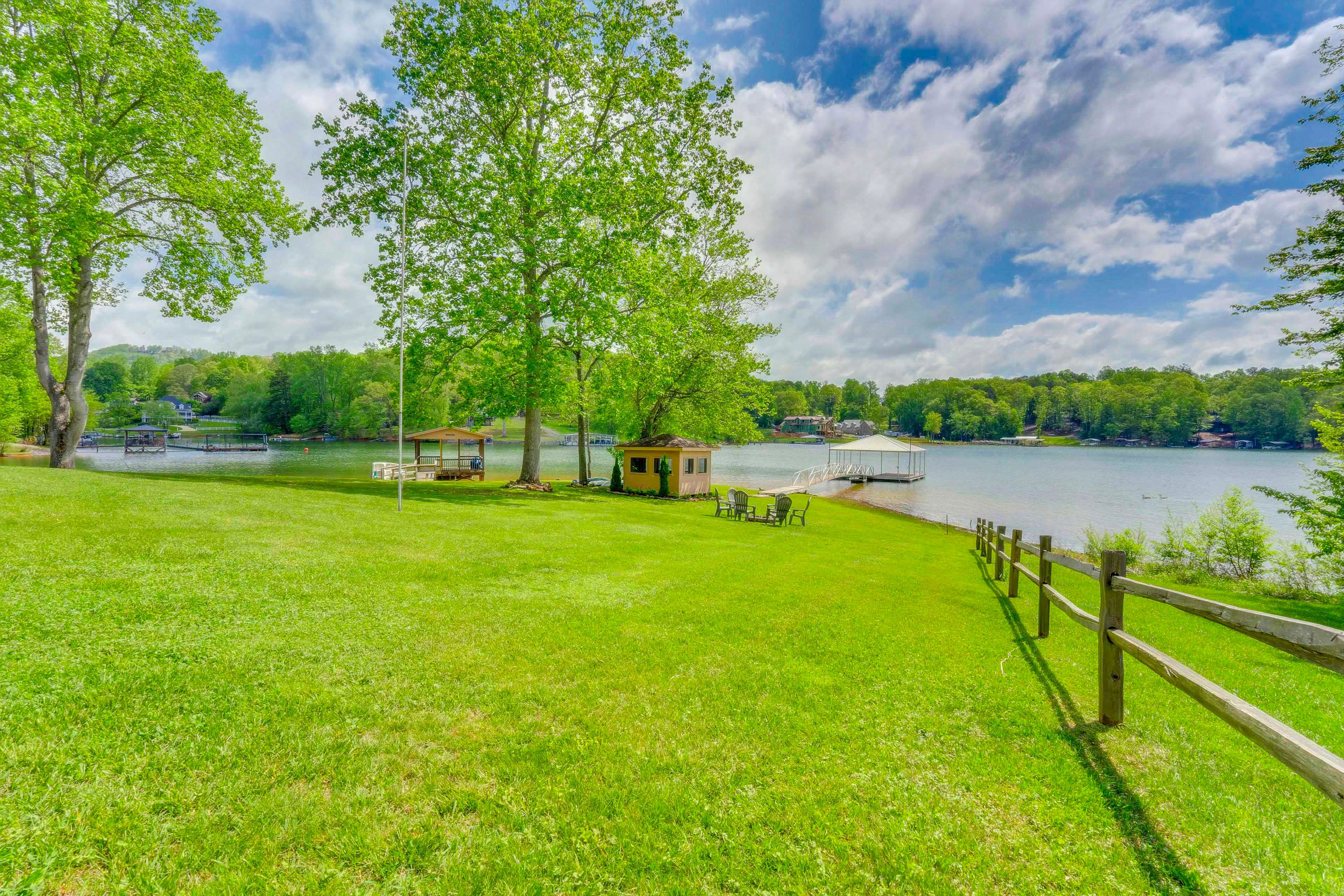 Backyard | Lake Access