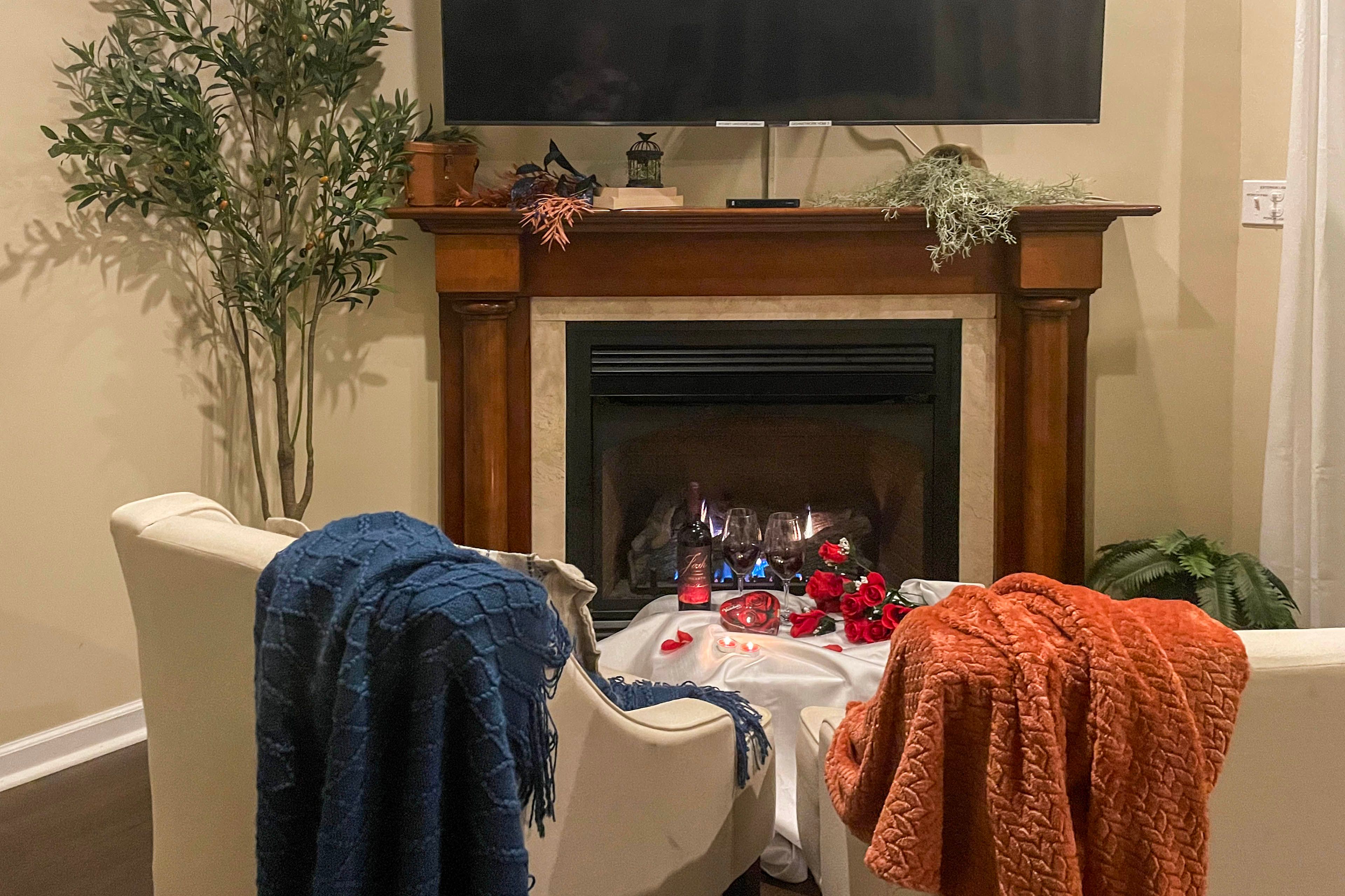 Living Room | Main Level | Central A/C & Heating | Free WiFi | Smart TV