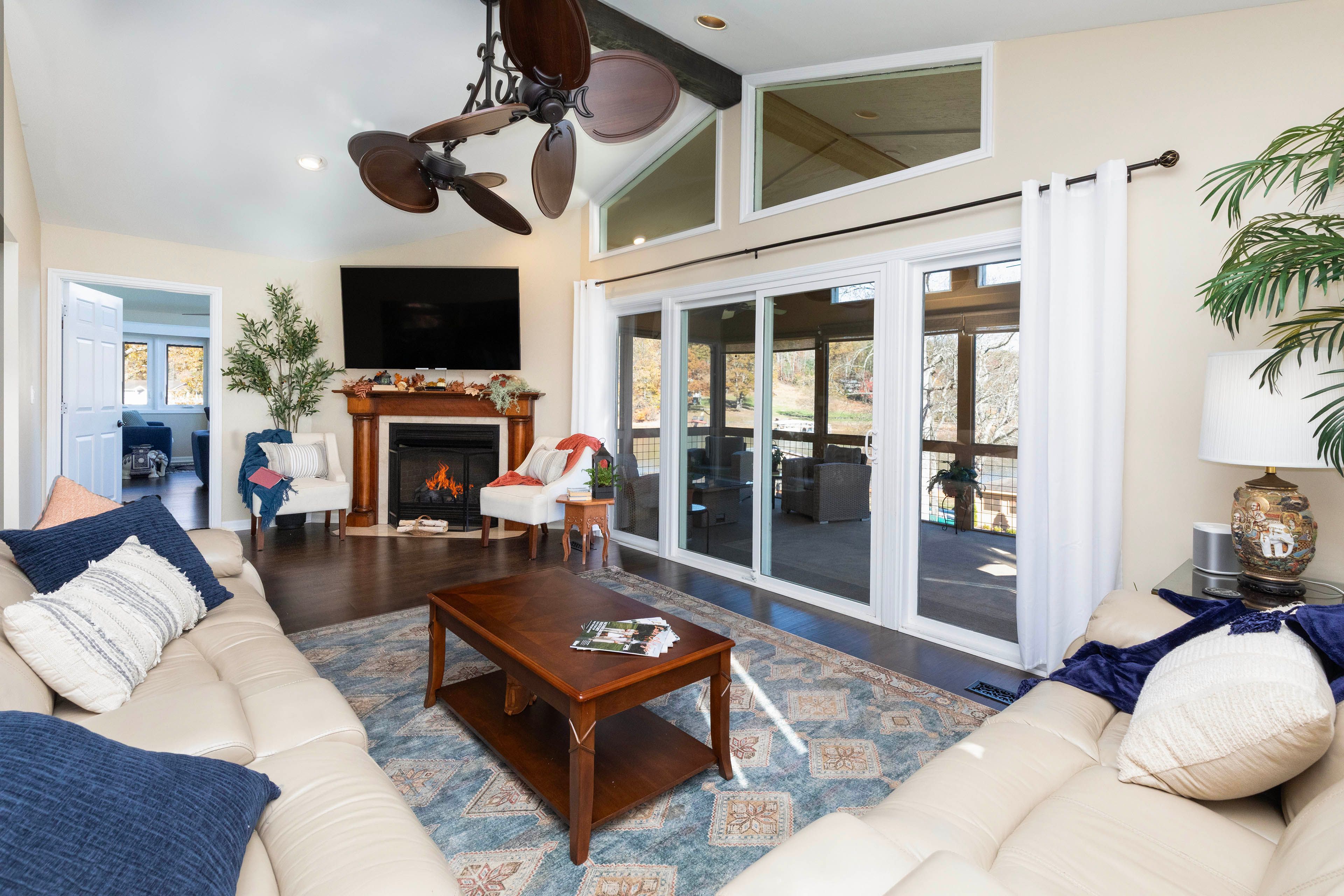 Living Room | Main Level | Central A/C & Heating | Free WiFi | Smart TV