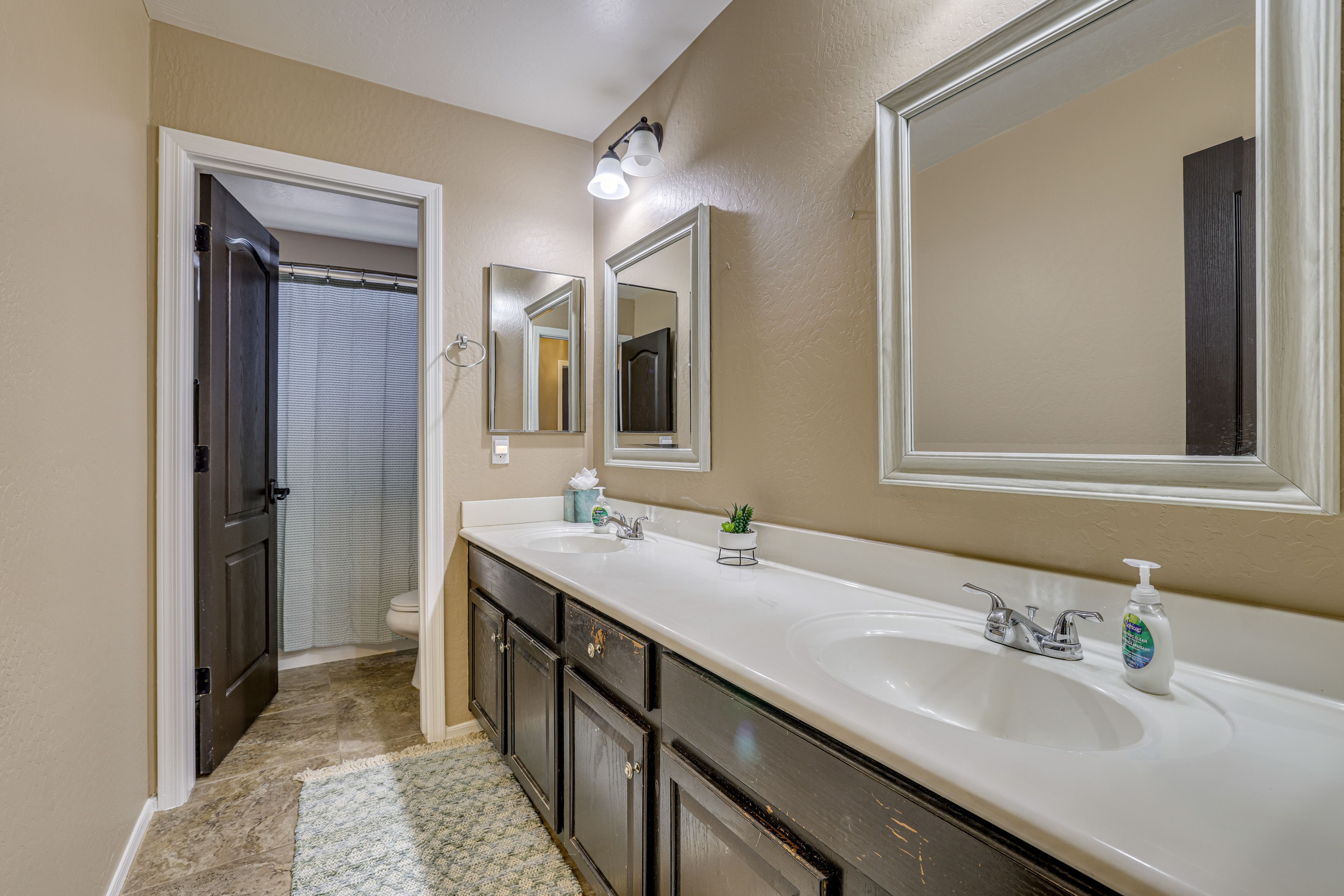 Full Bathroom | 2nd Floor