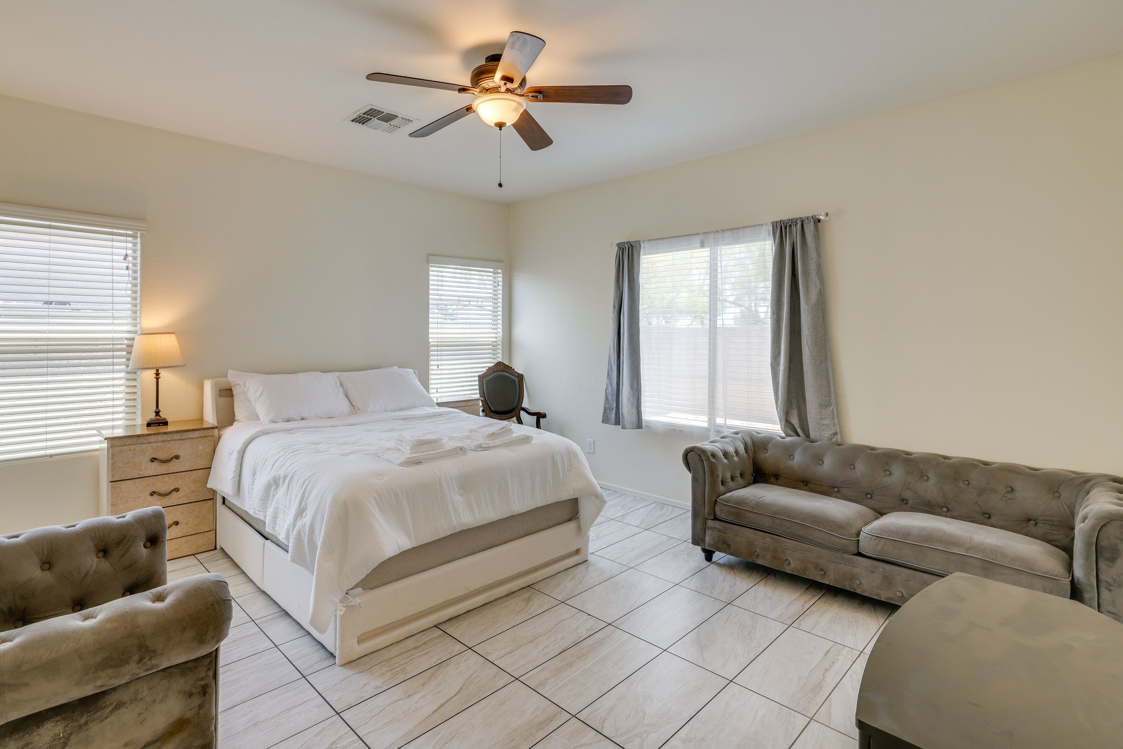 Bedroom 3 | Queen Bed