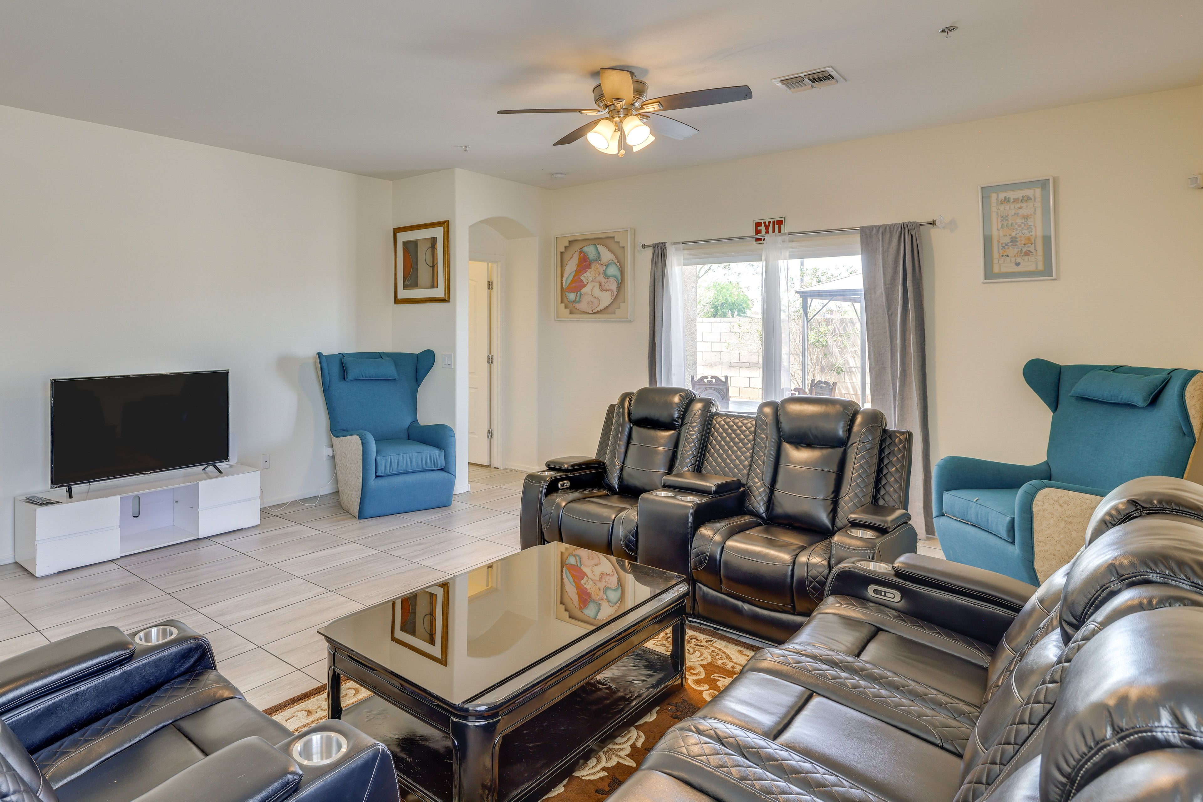 Living Room | Free WiFi | Smart TV