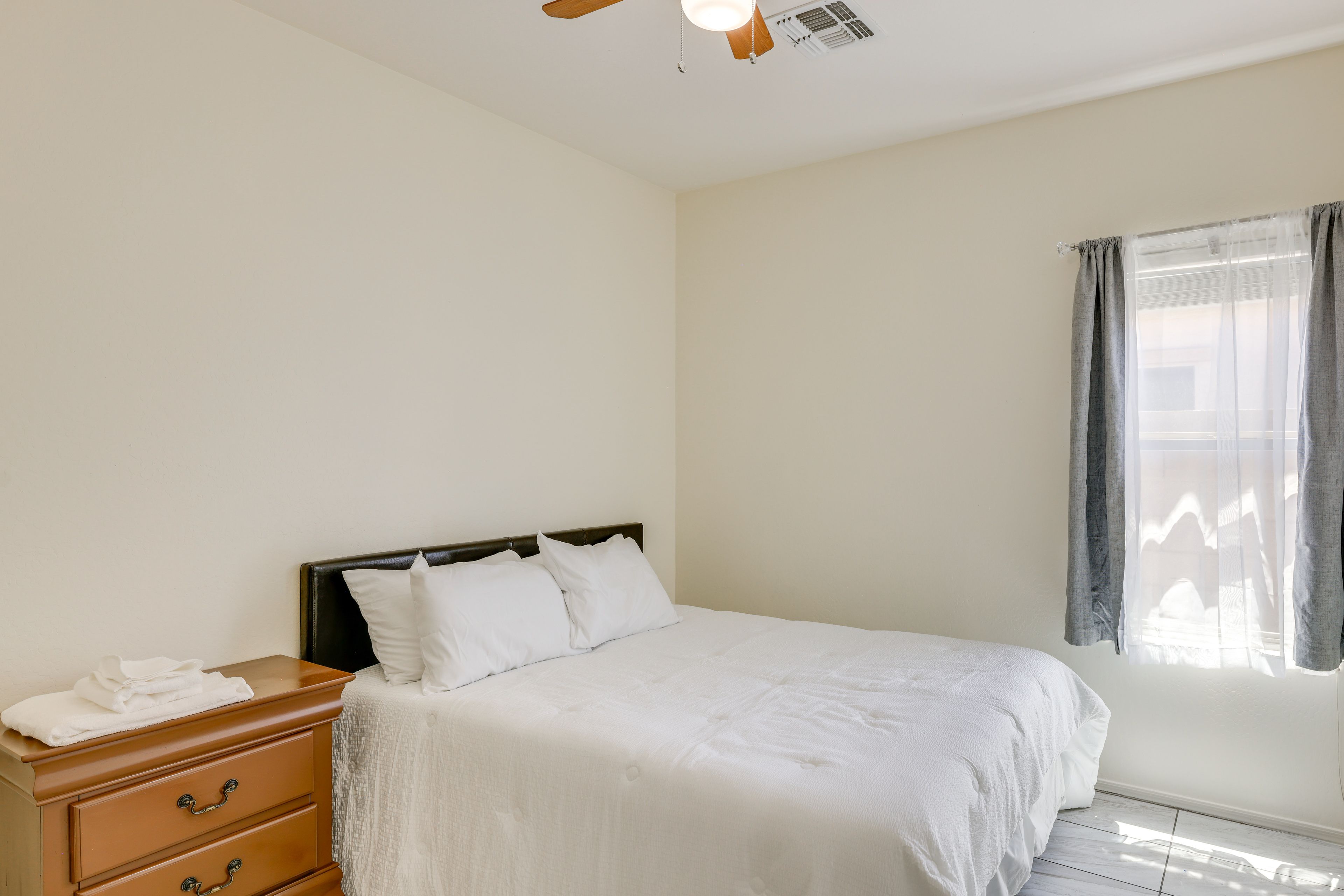 Bedroom 4 | Queen Bed
