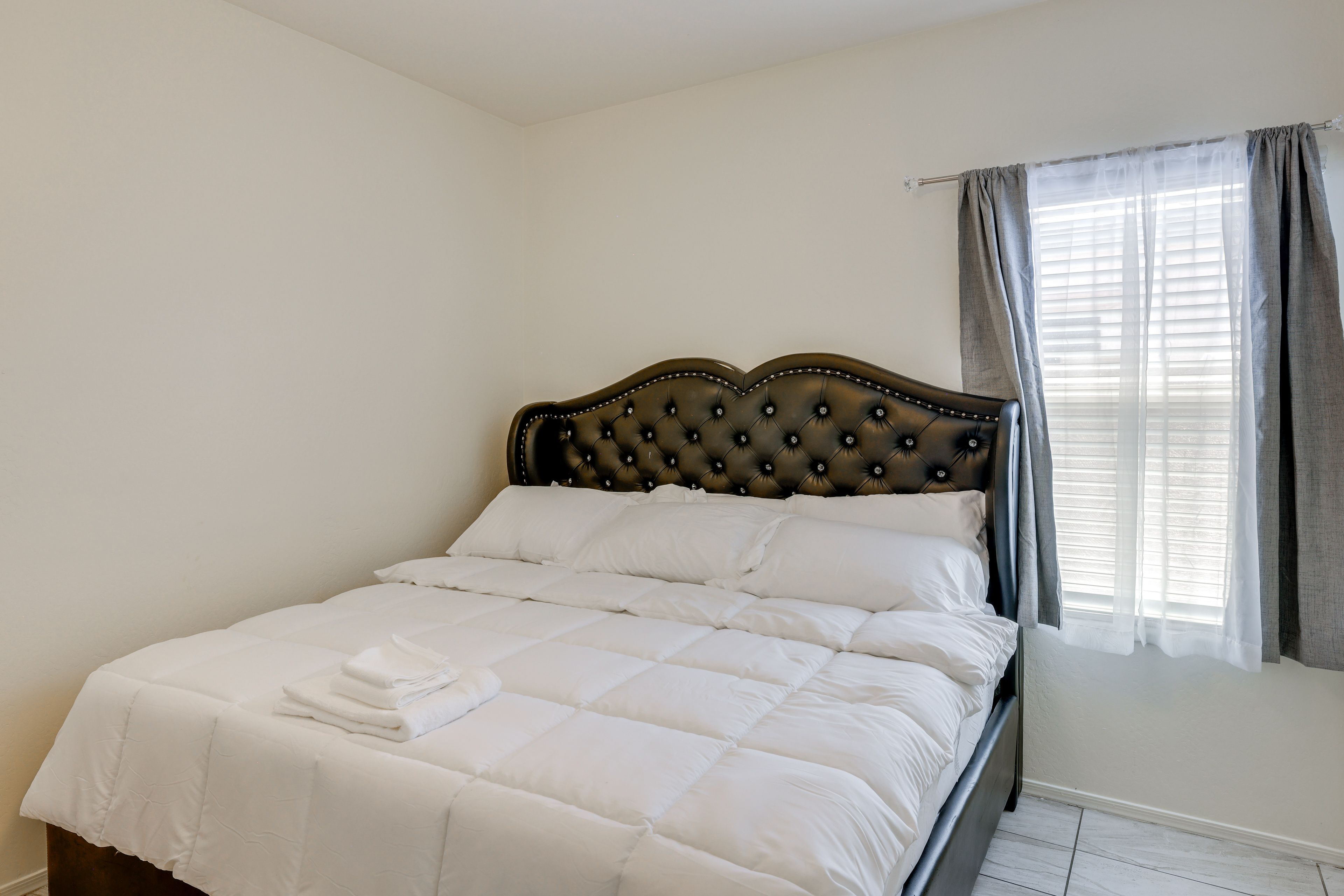 Bedroom 1 | King Bed | Linens Provided