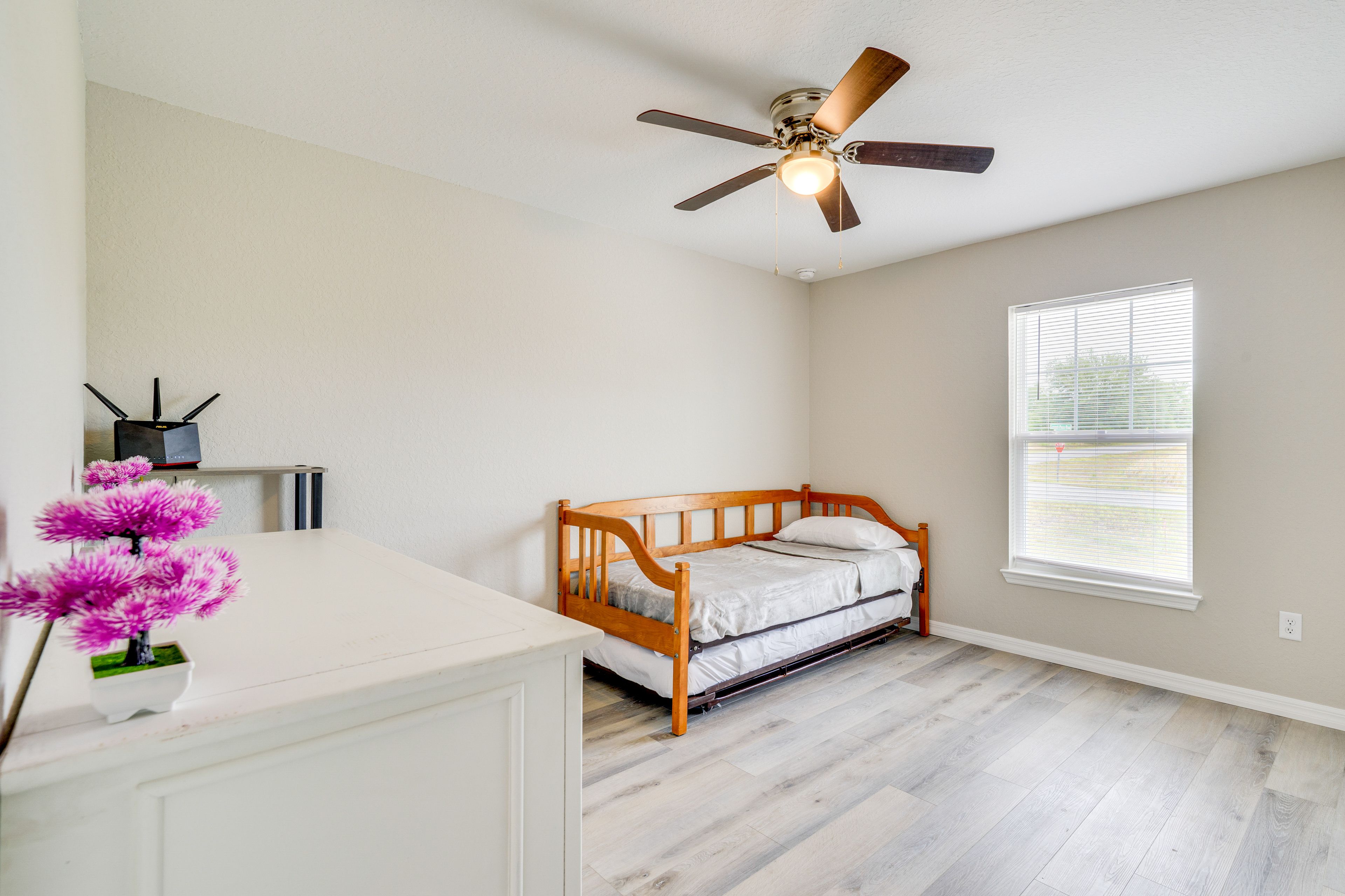 Bedroom 3 | Twin Daybed w/ Twin Trundle