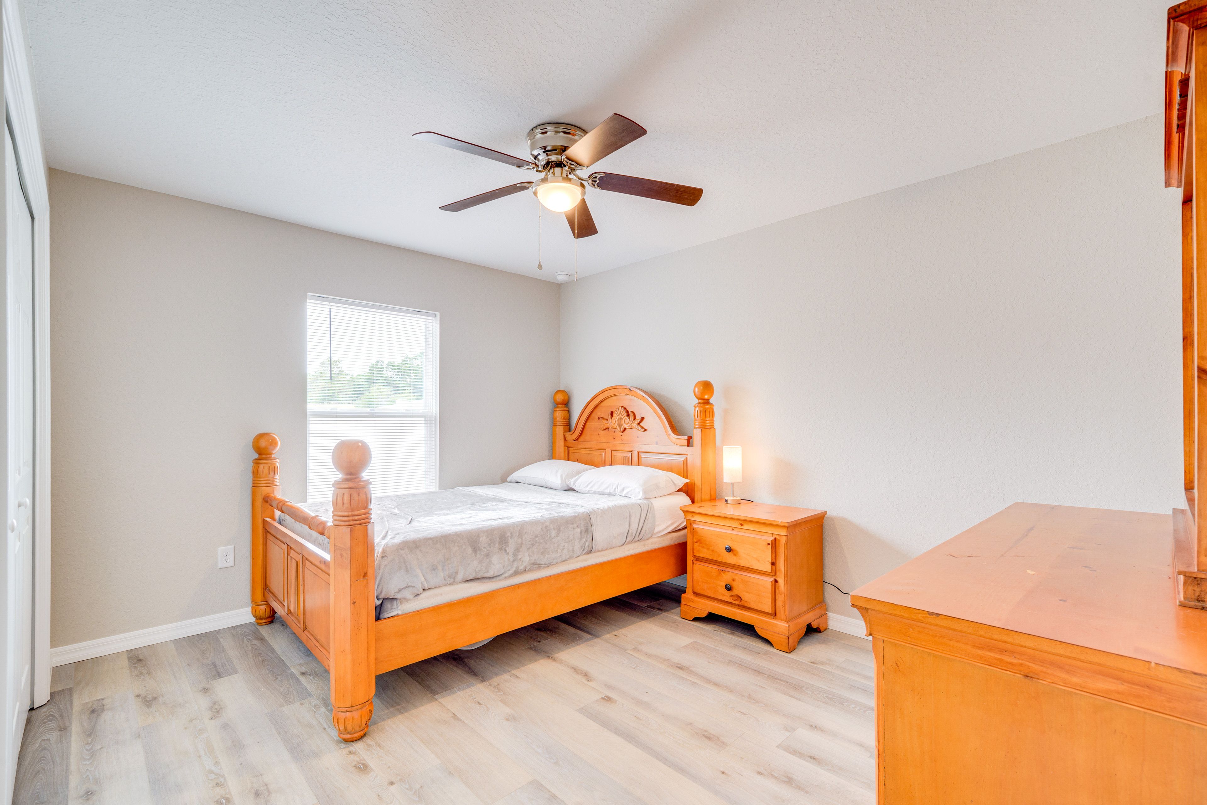 Bedroom 2 | Queen Bed