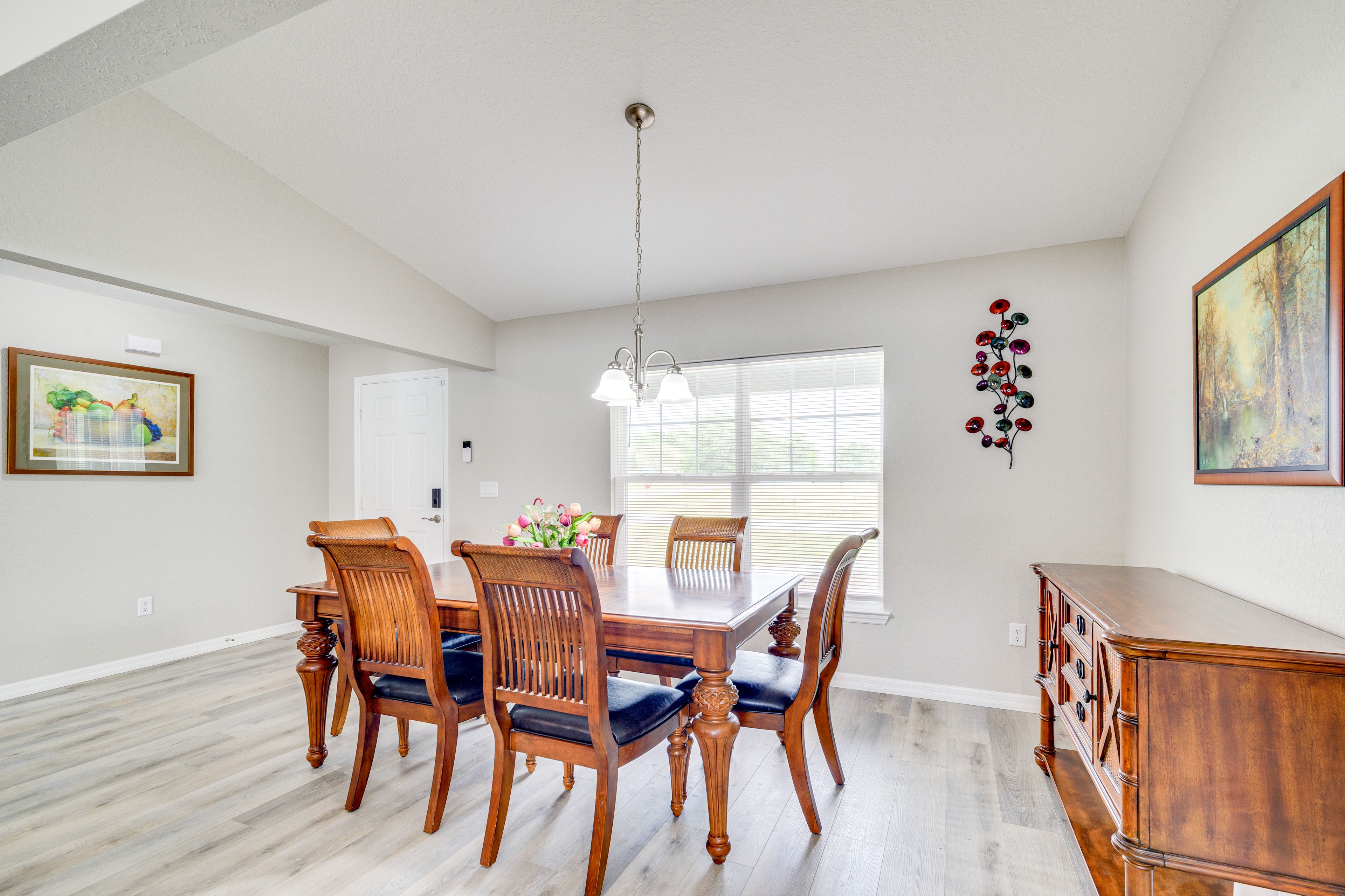 Dining Table | Dishware/Flatware