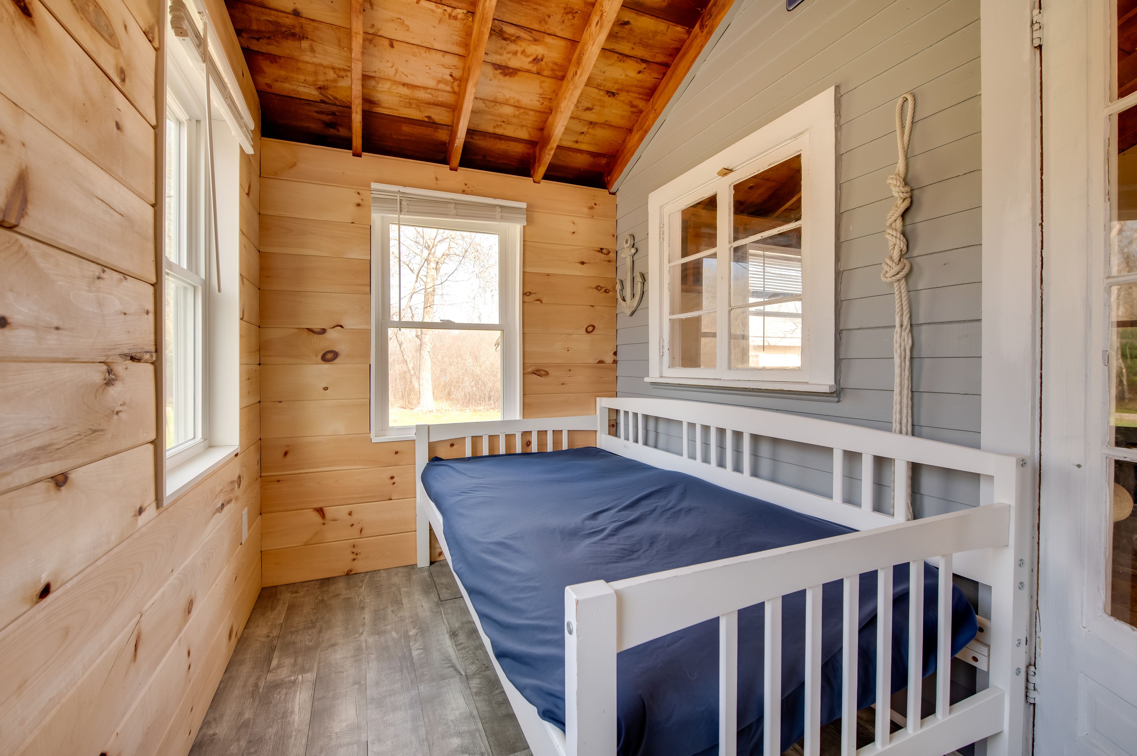 Enclosed Sunroom | Twin Daybed