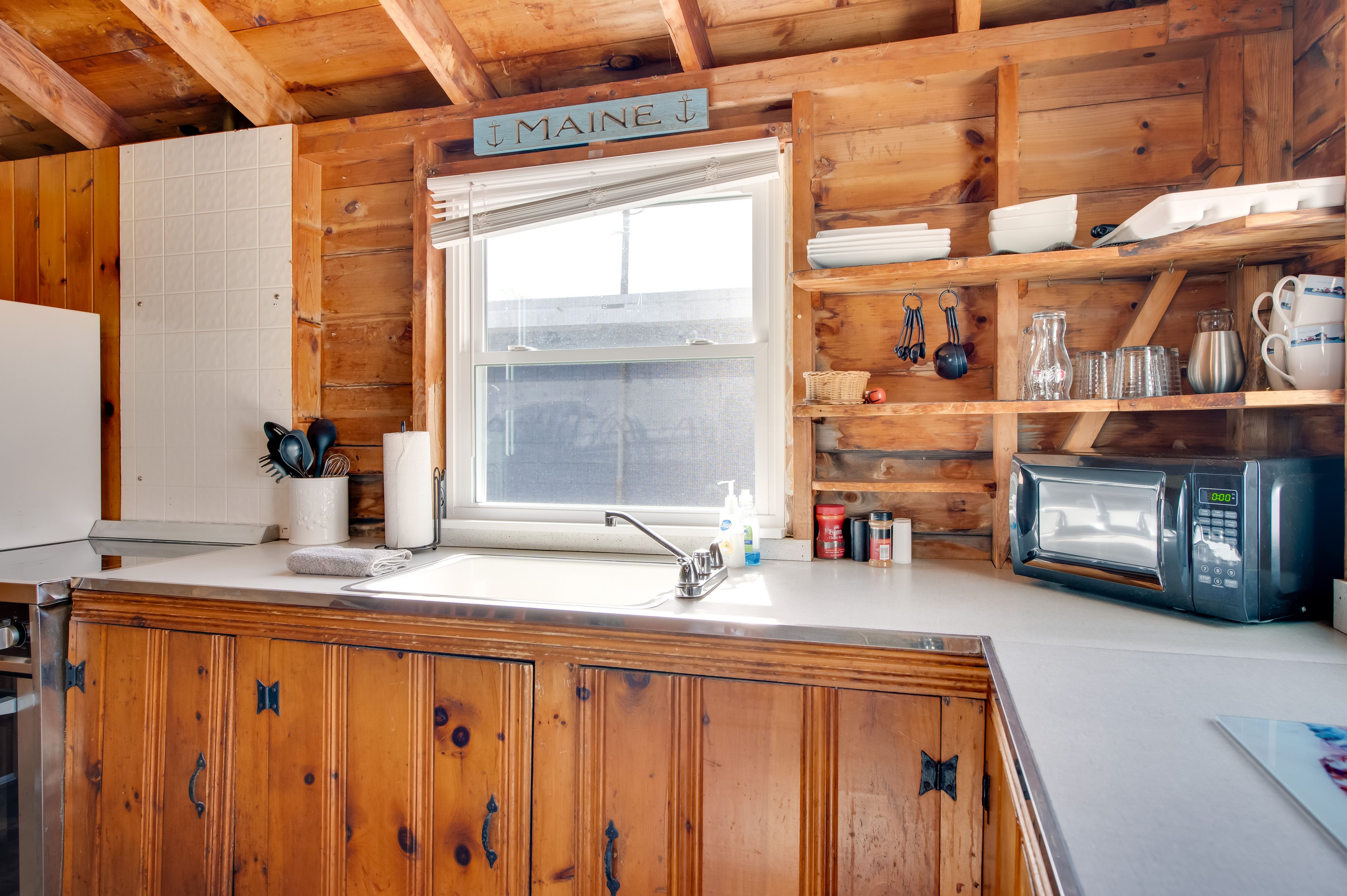 Kitchen | Refrigerator | Stove/Oven