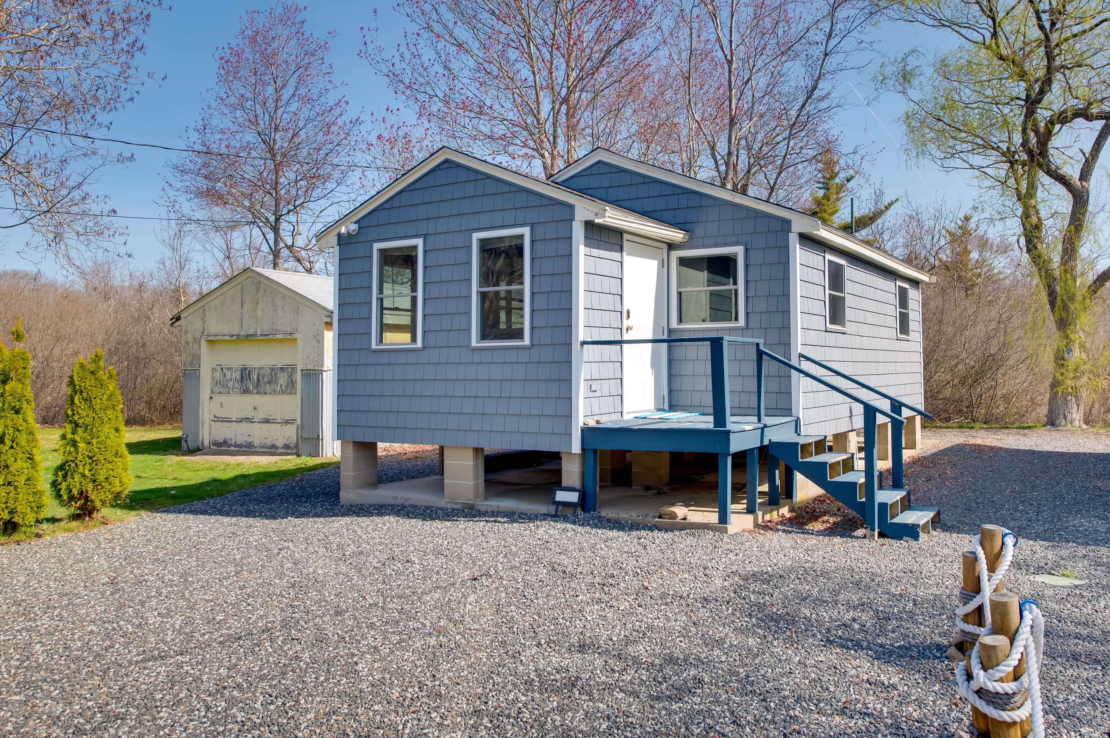 York Vacation Rental | 2BR | 1BA | 800 Sq Ft | 6 Steps to Enter