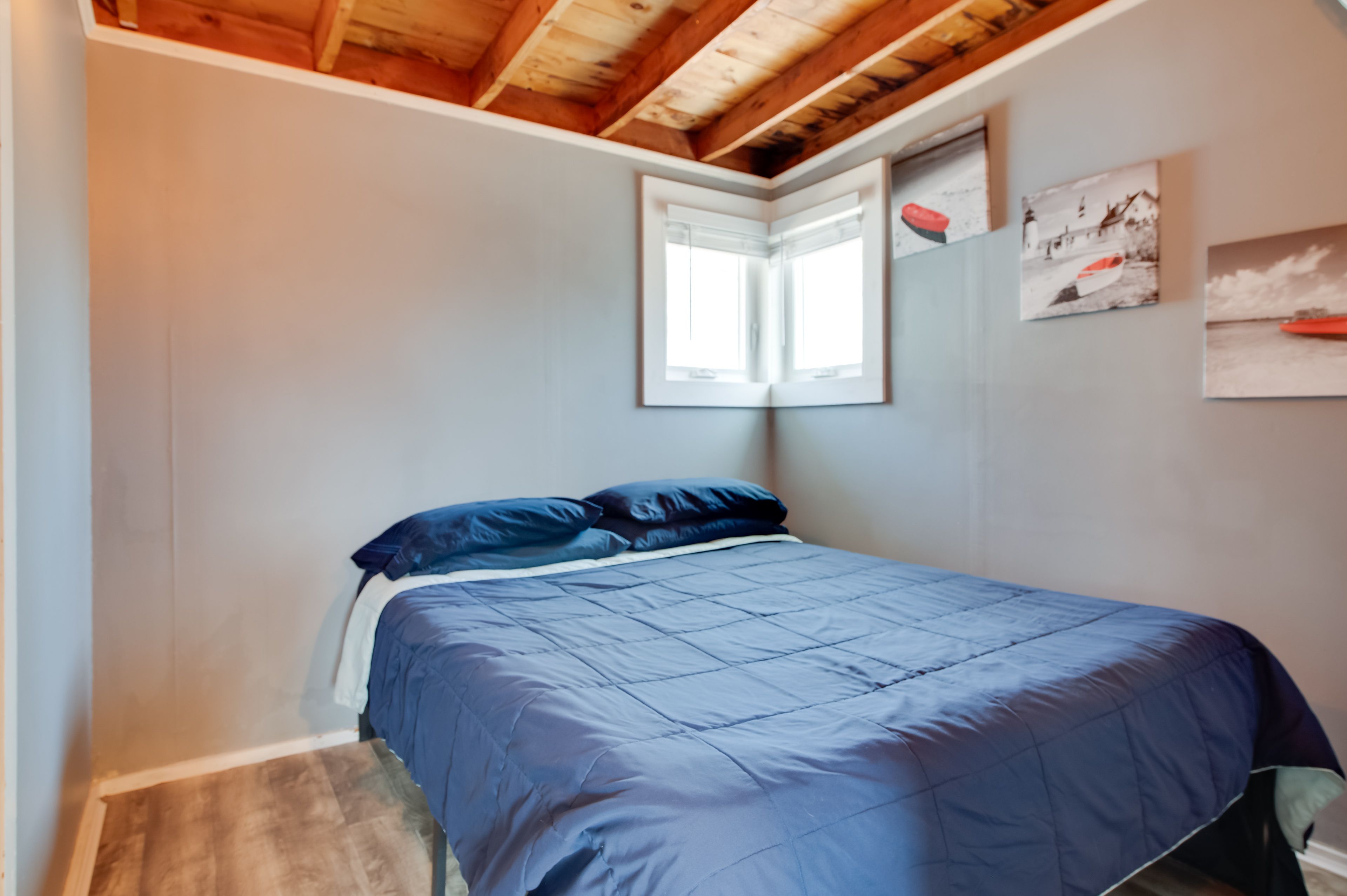 Bedroom 1 | Queen Bed