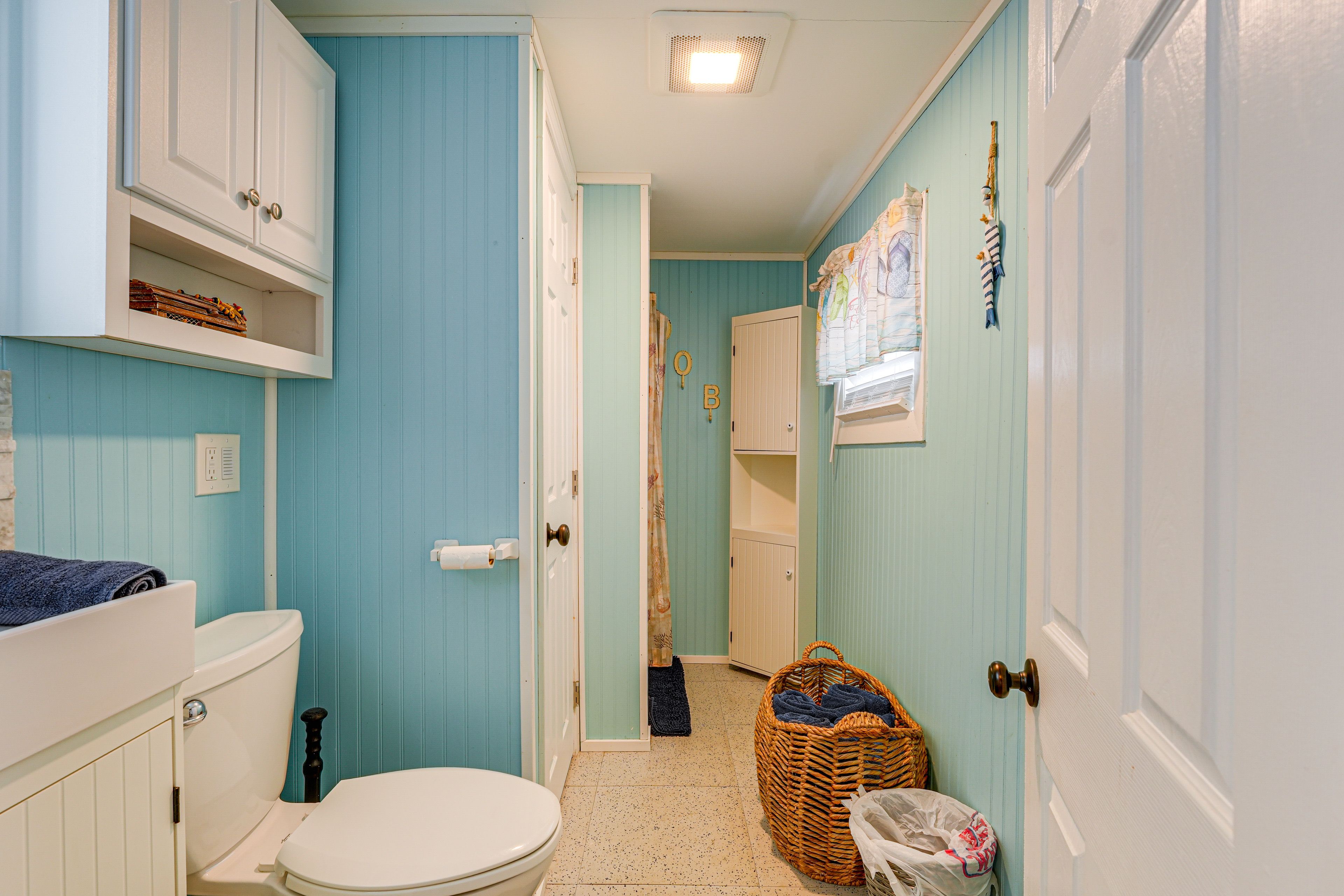 Full Bathroom | Towels Provided
