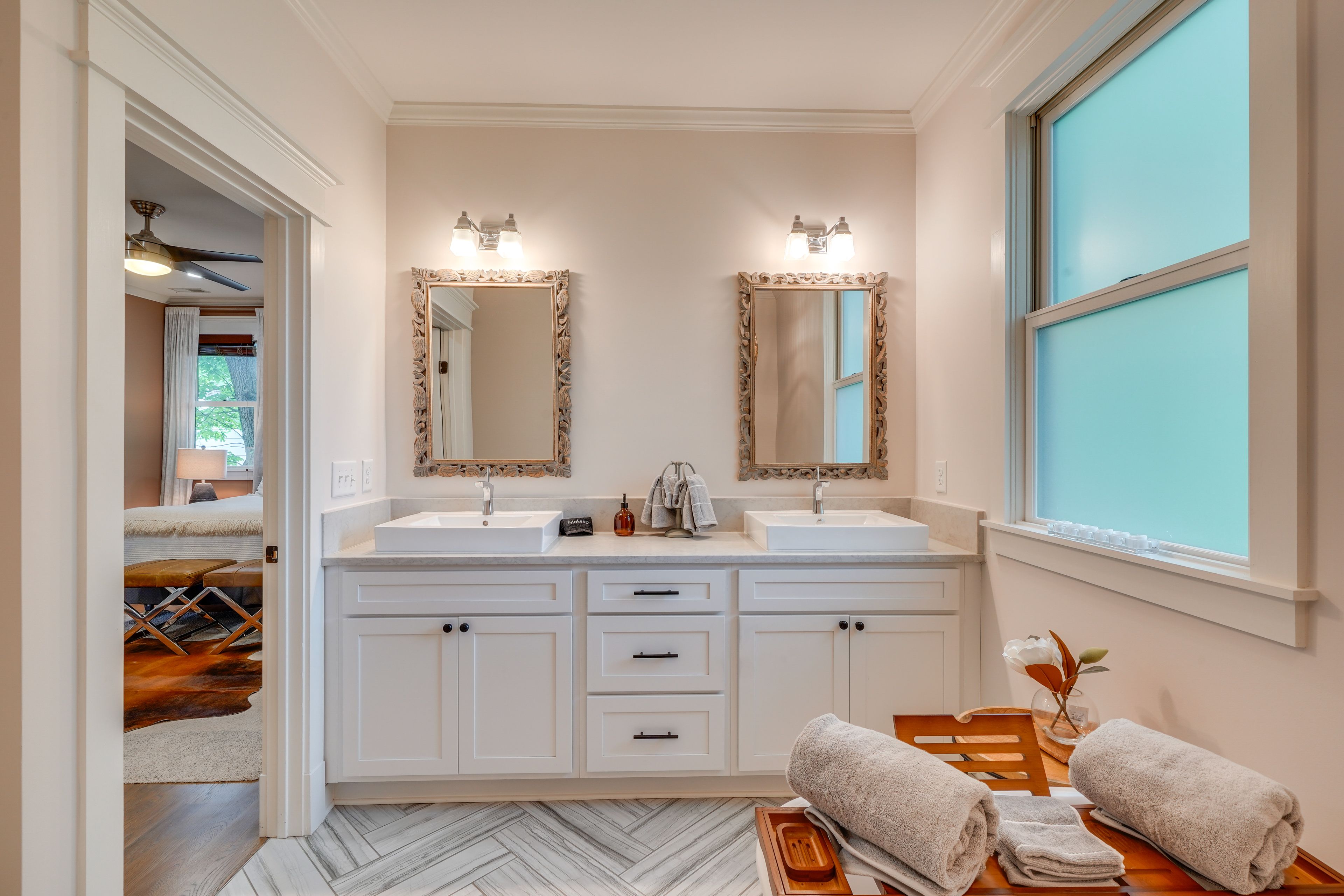 Full Bathroom | Towels Provided | 2nd Floor