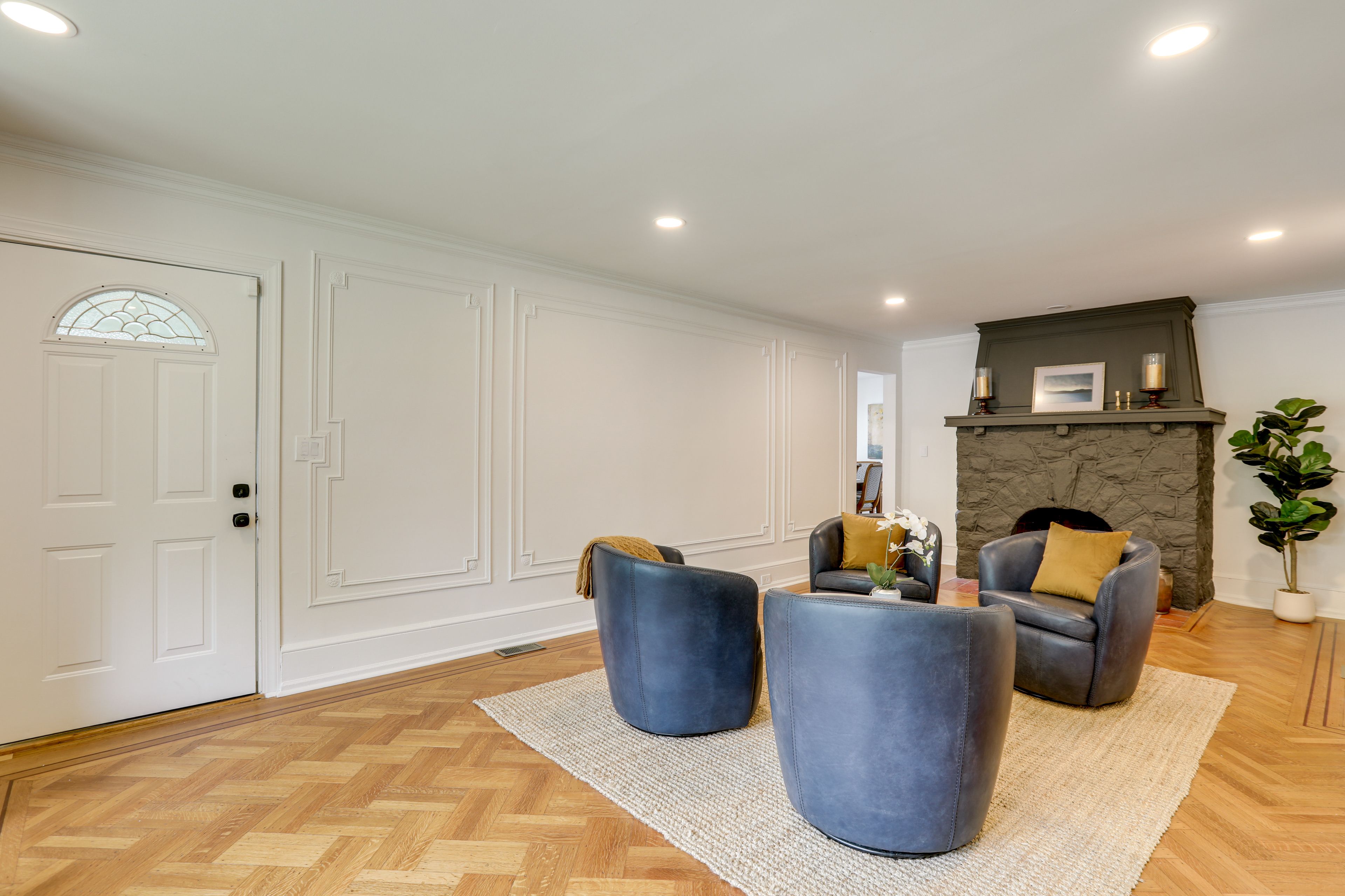 Living Room | 1st Floor | Free WiFi | Central Heating & A/C