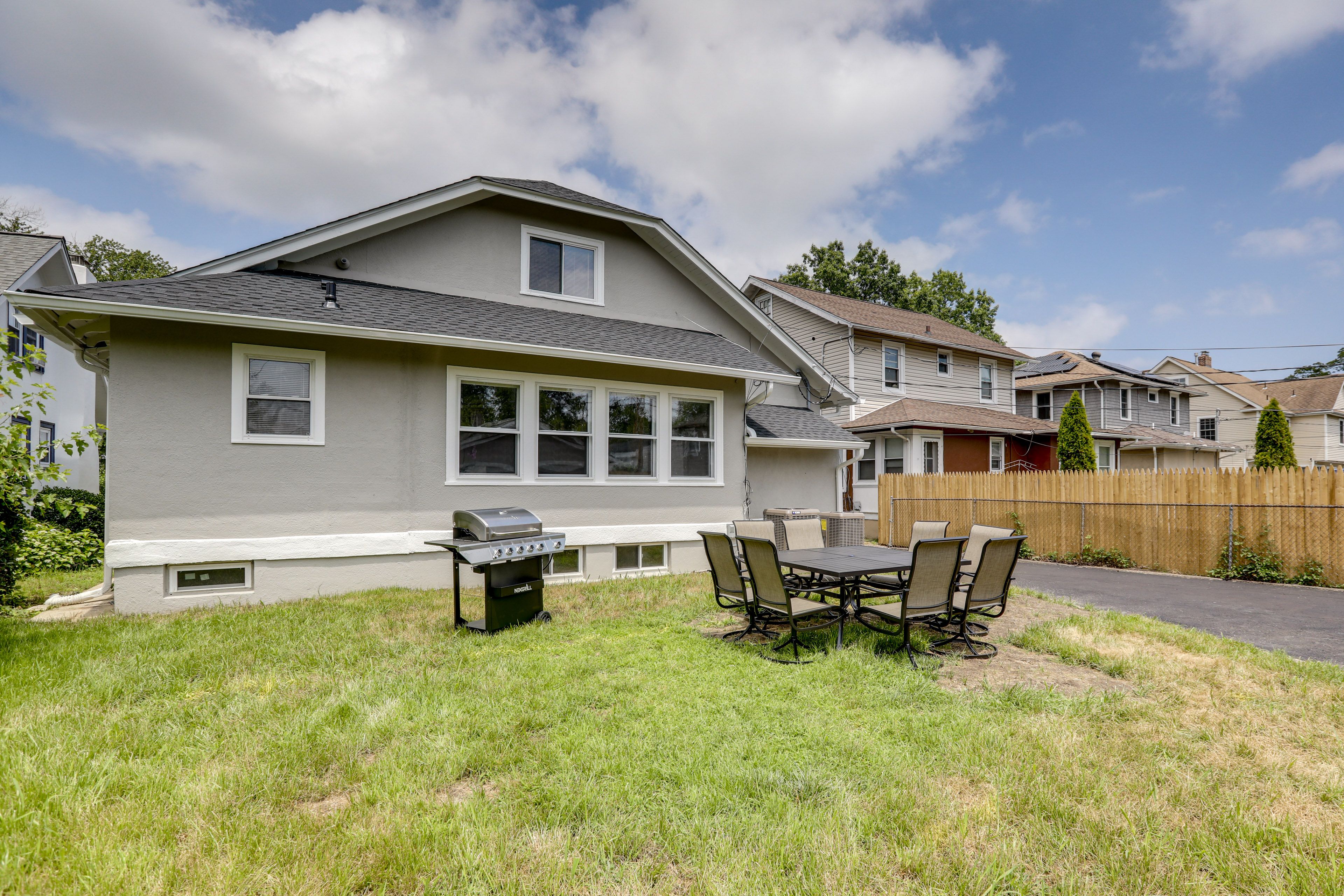 Backyard | Outdoor Dining Set | Gas Grill