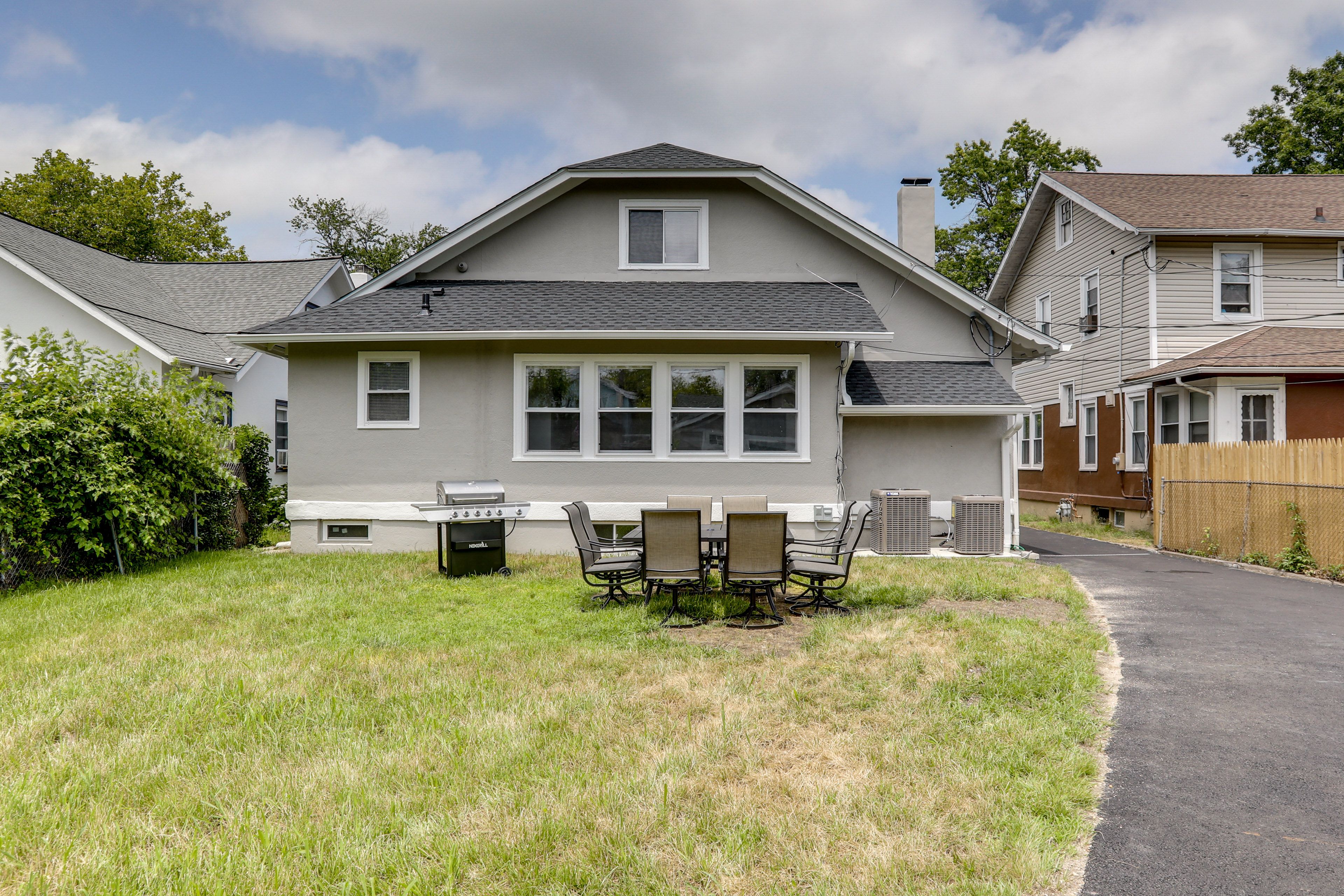 Backyard | Outdoor Dining Set | Gas Grill