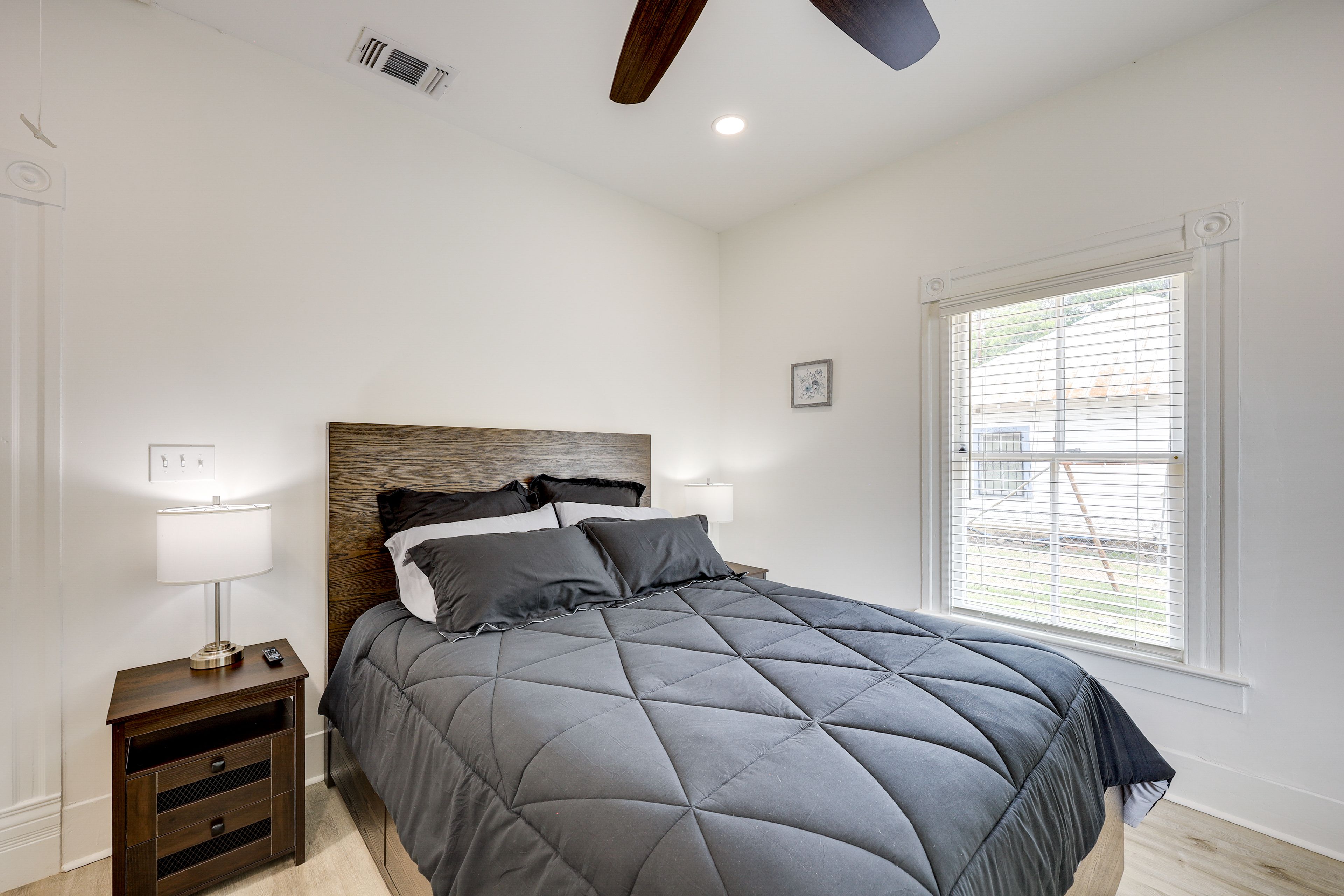 Bedroom 1 | Queen Bed | Smart TV