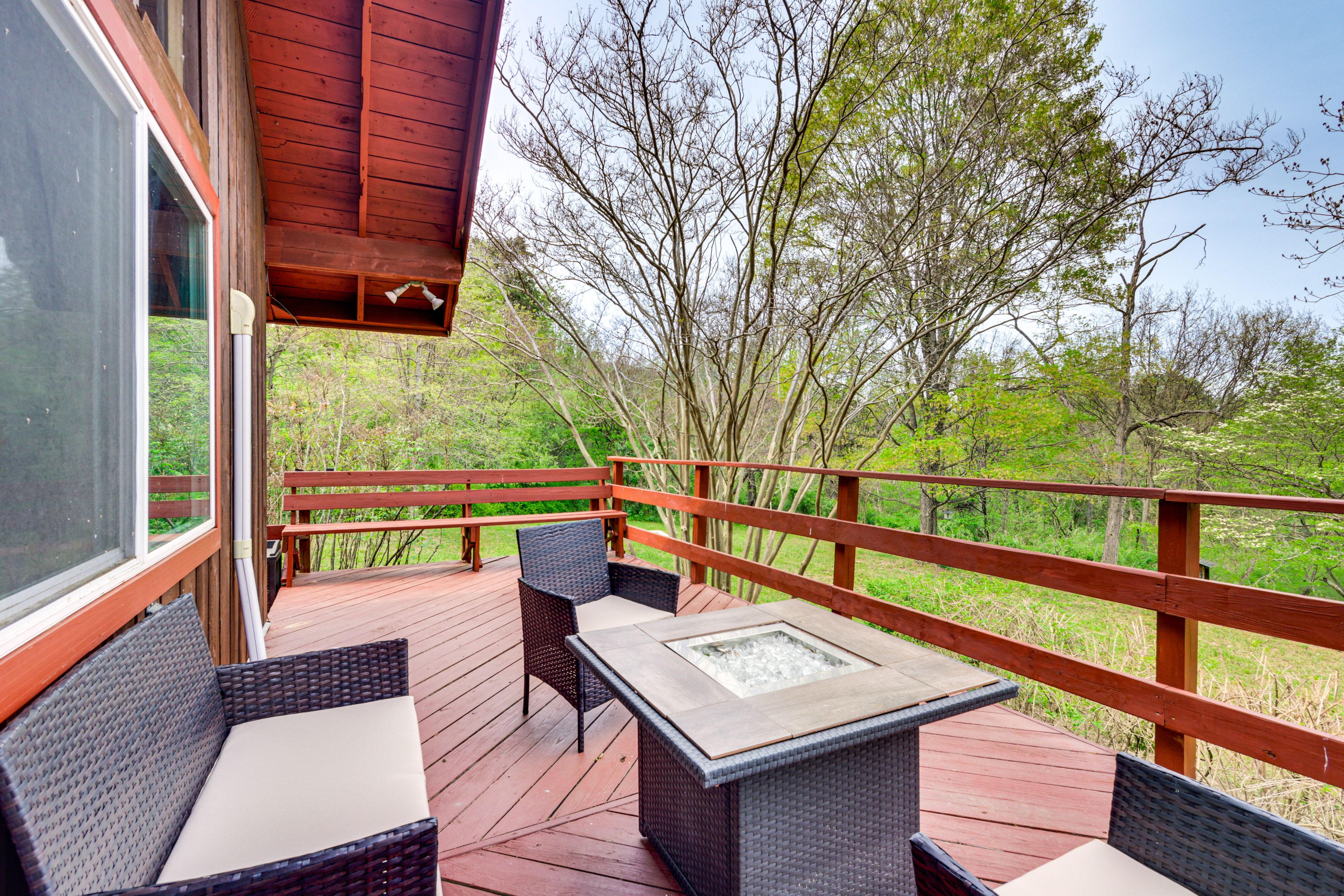 Deck | Fire Pit Table | Gas Grill