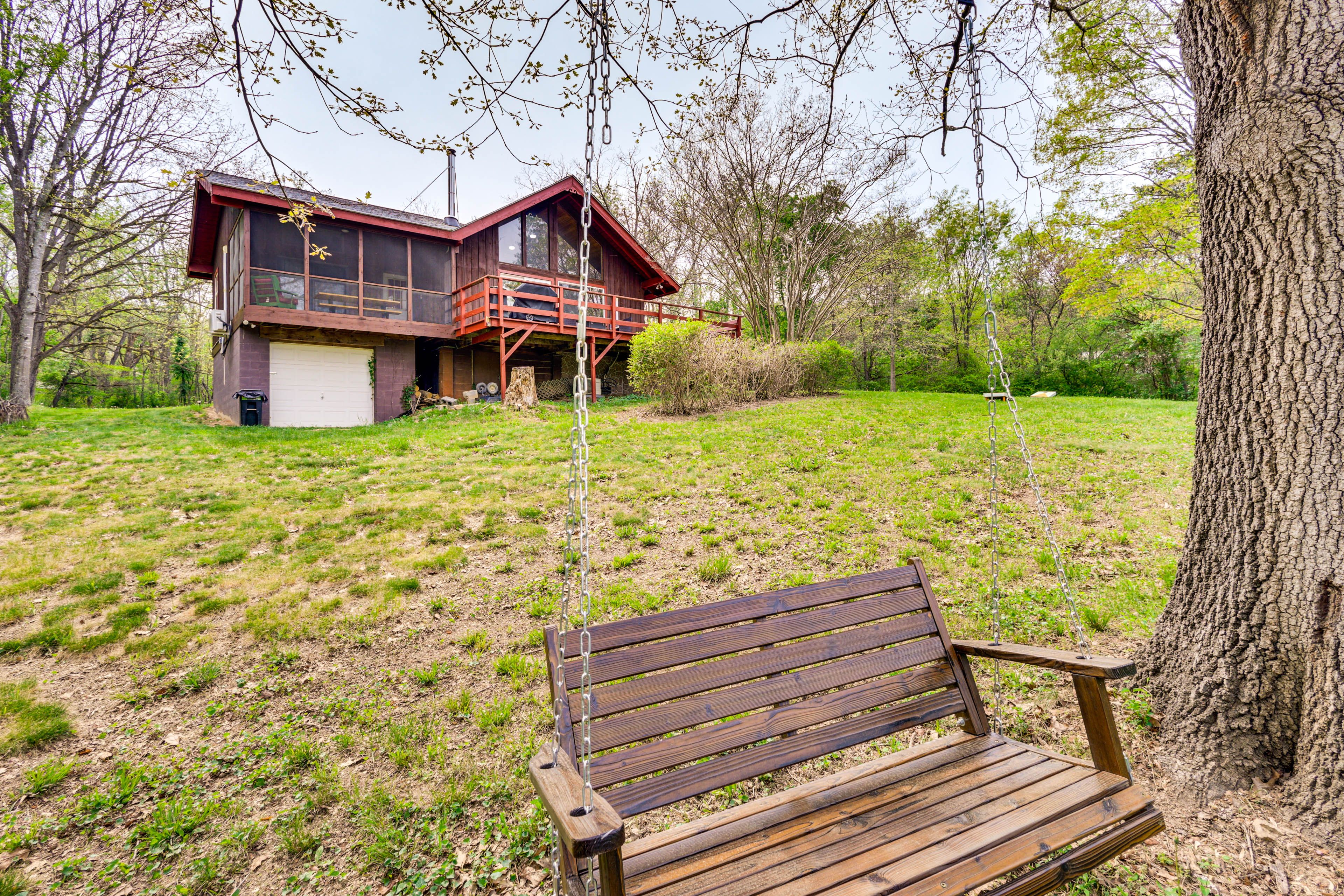 2-Story Cabin | Self Check-In | Walking Distance to Shenandoah River