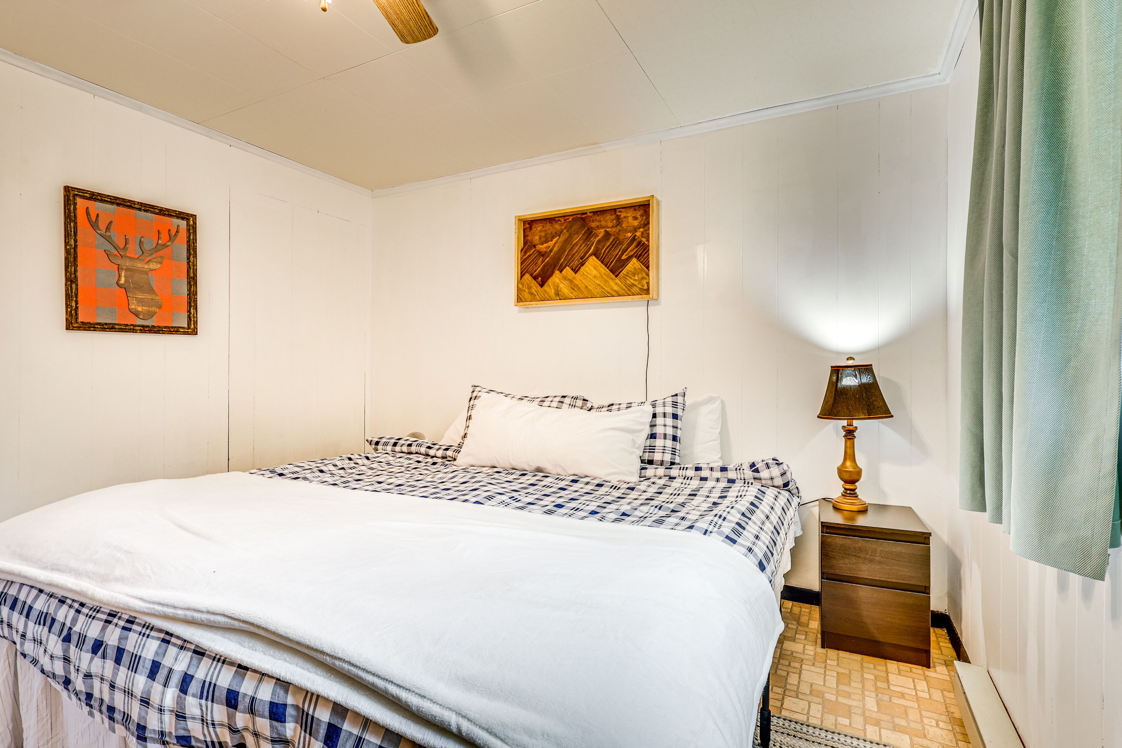 Bedroom 2 | 1st Floor | King Bed | Smart TV