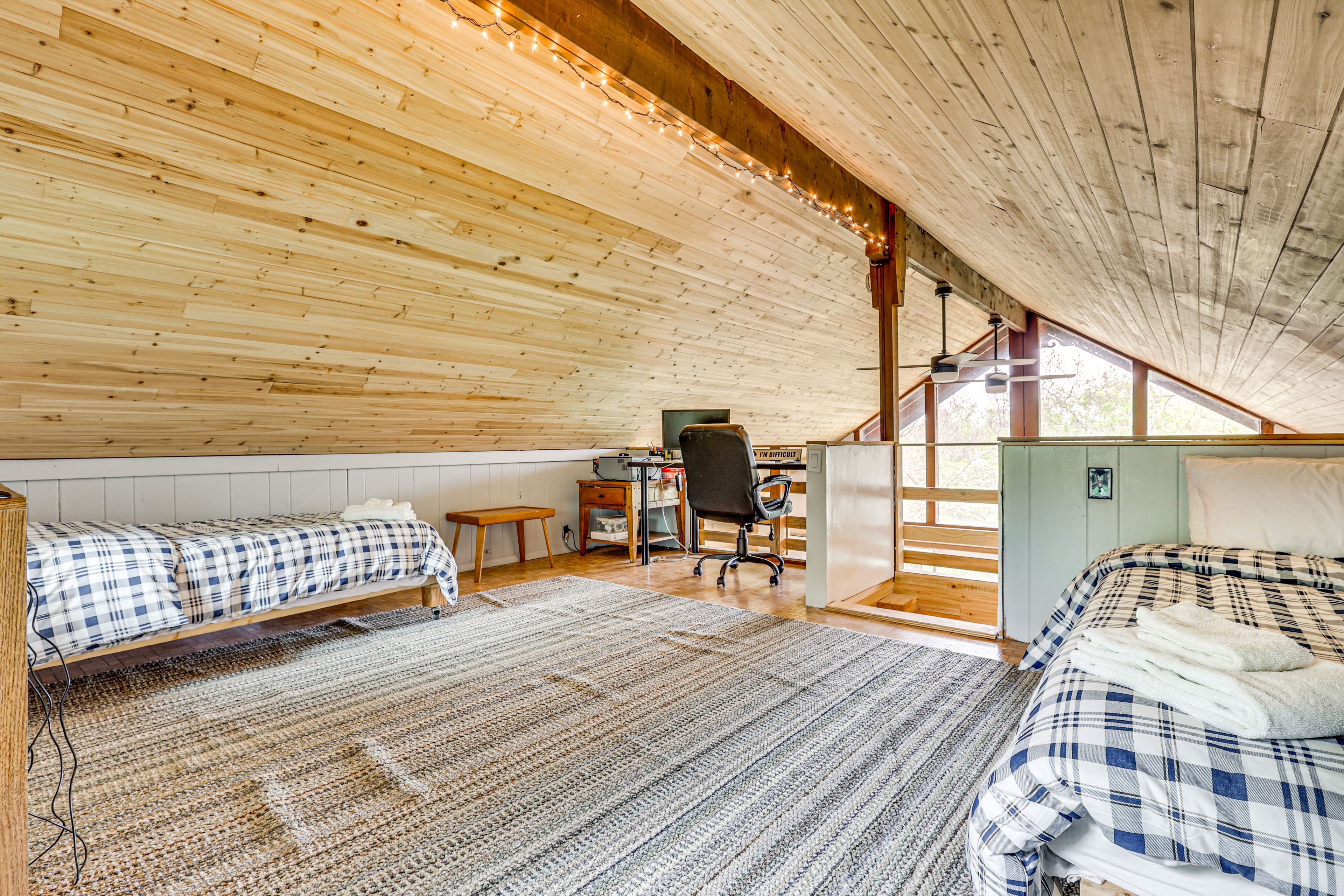 Bedroom 3 (Loft) | 2nd Floor | 2 Twin Beds | Smart TV | Video Games