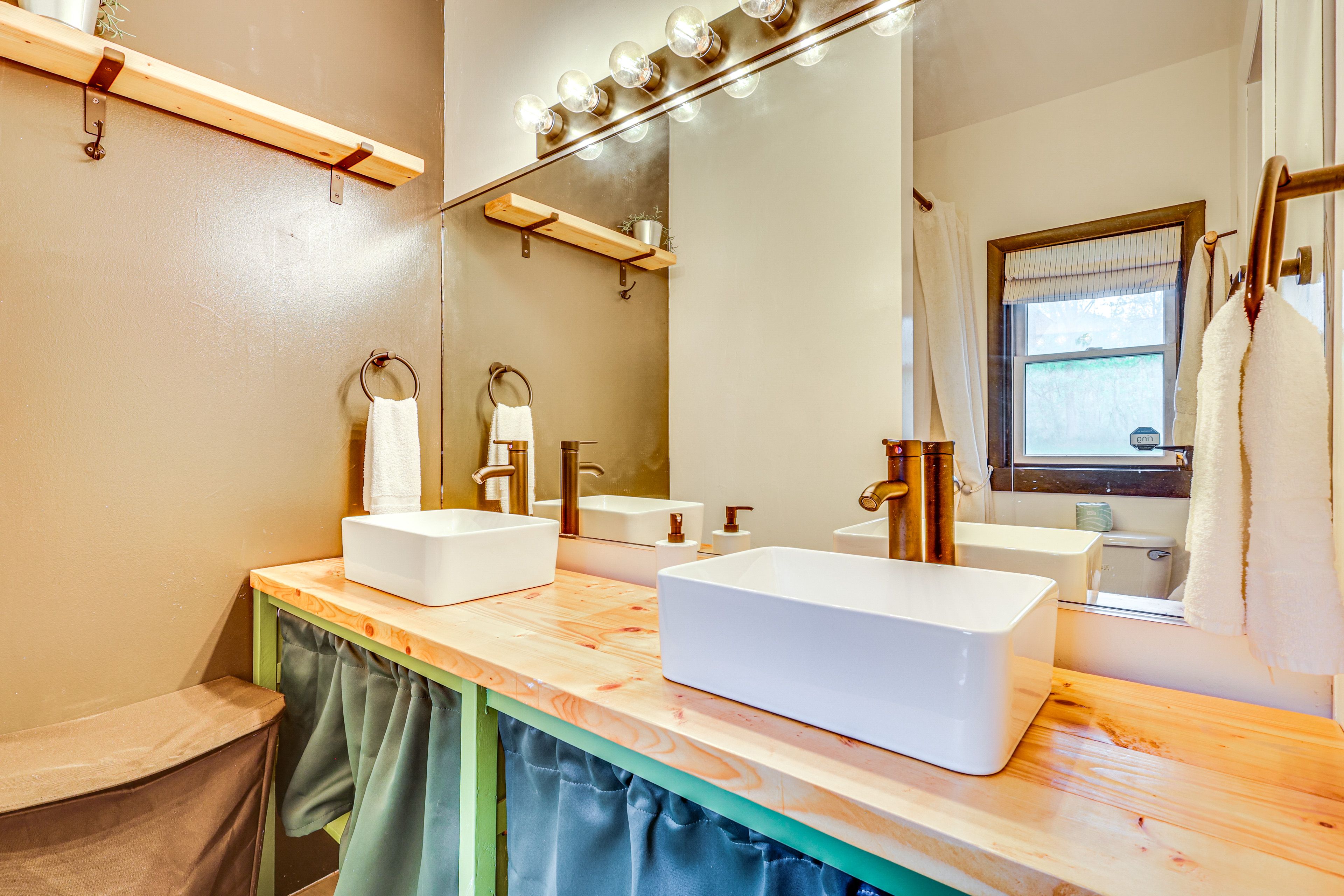 En-Suite Bathroom | 1st Floor | Towels Provided