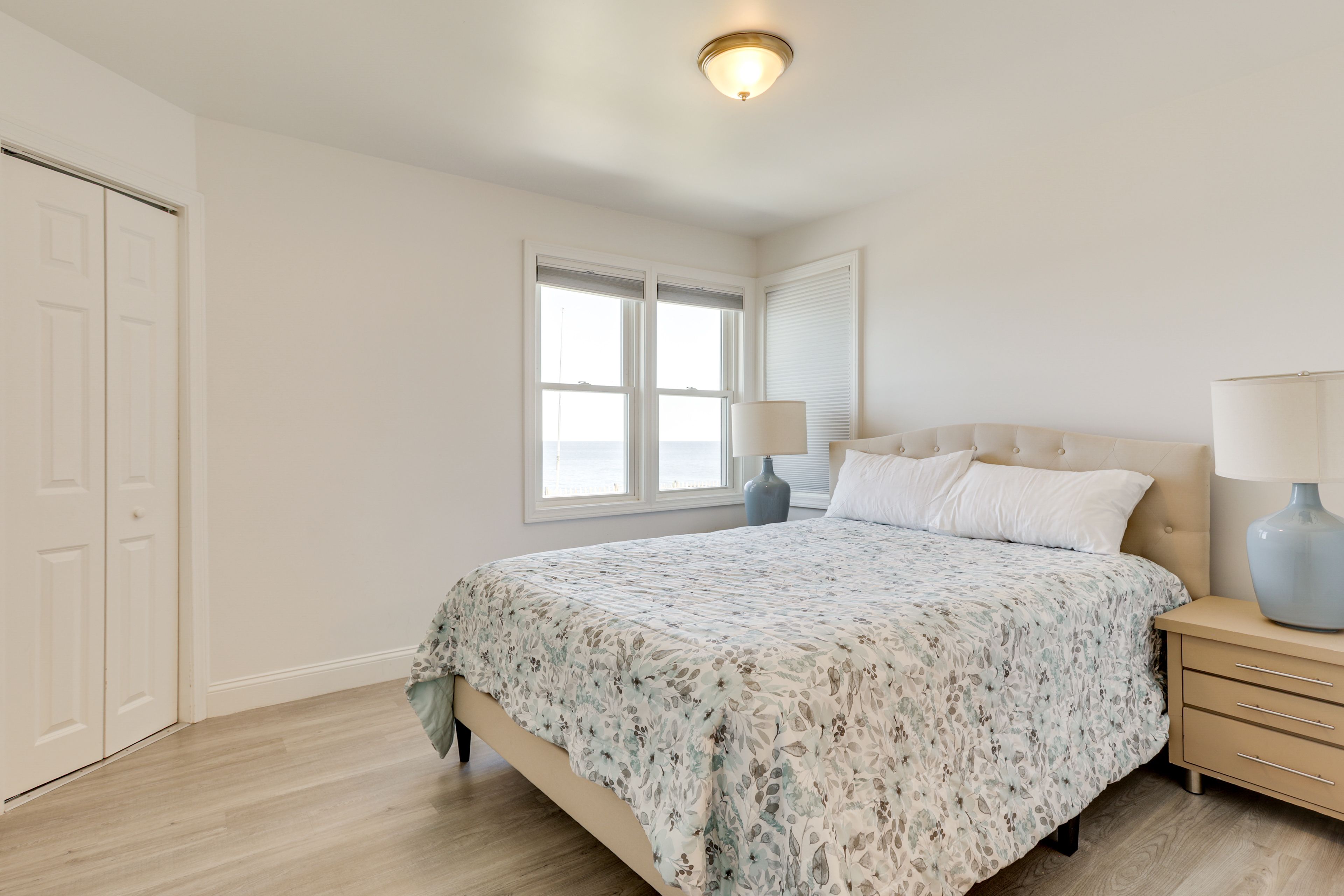 Bedroom 1 | Queen Bed | 1st Floor