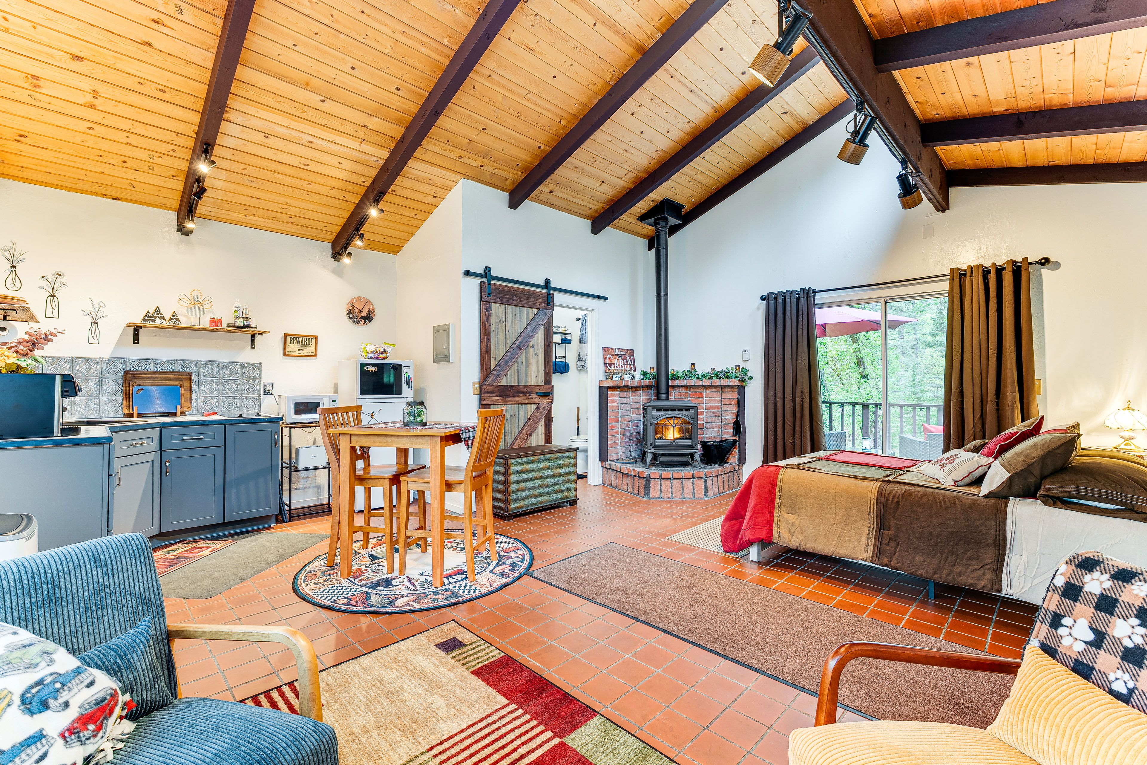 Studio | Free WiFi | Window A/C Unit | Pellet Stove