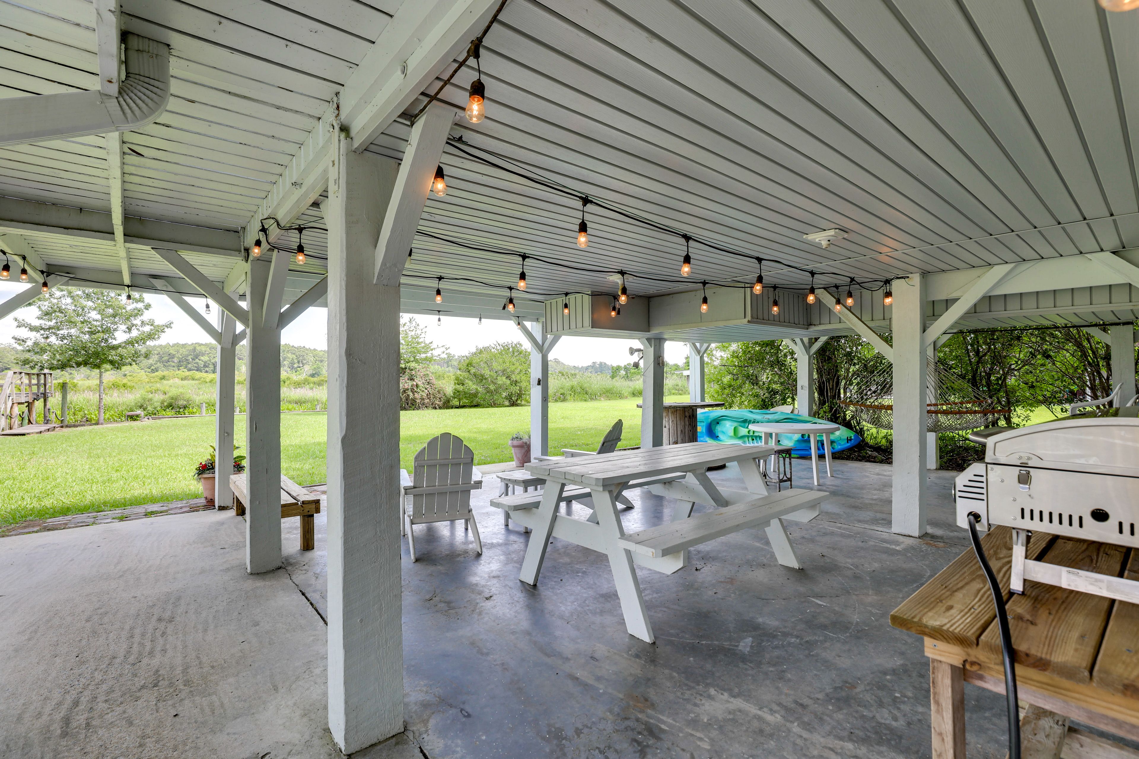 Covered Patio | Paddleboard | Flat-Top Grill | Hammock
