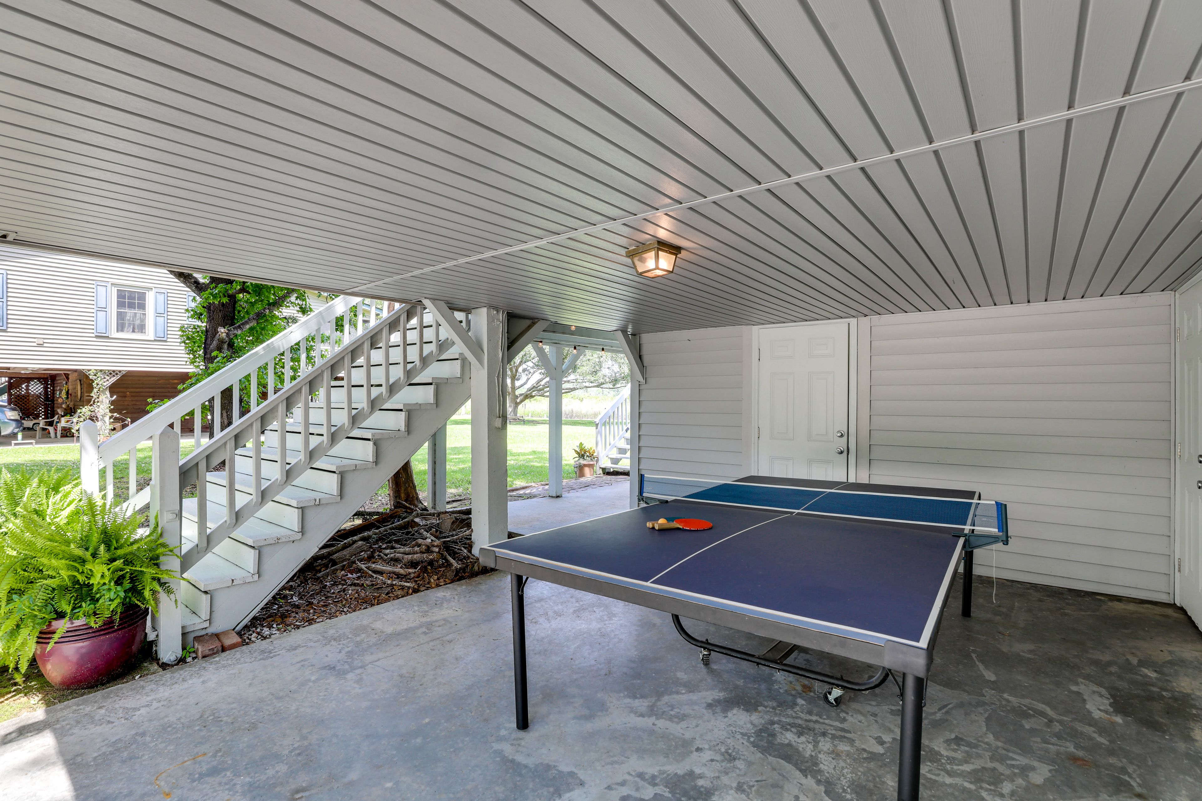 Ping-Pong Table