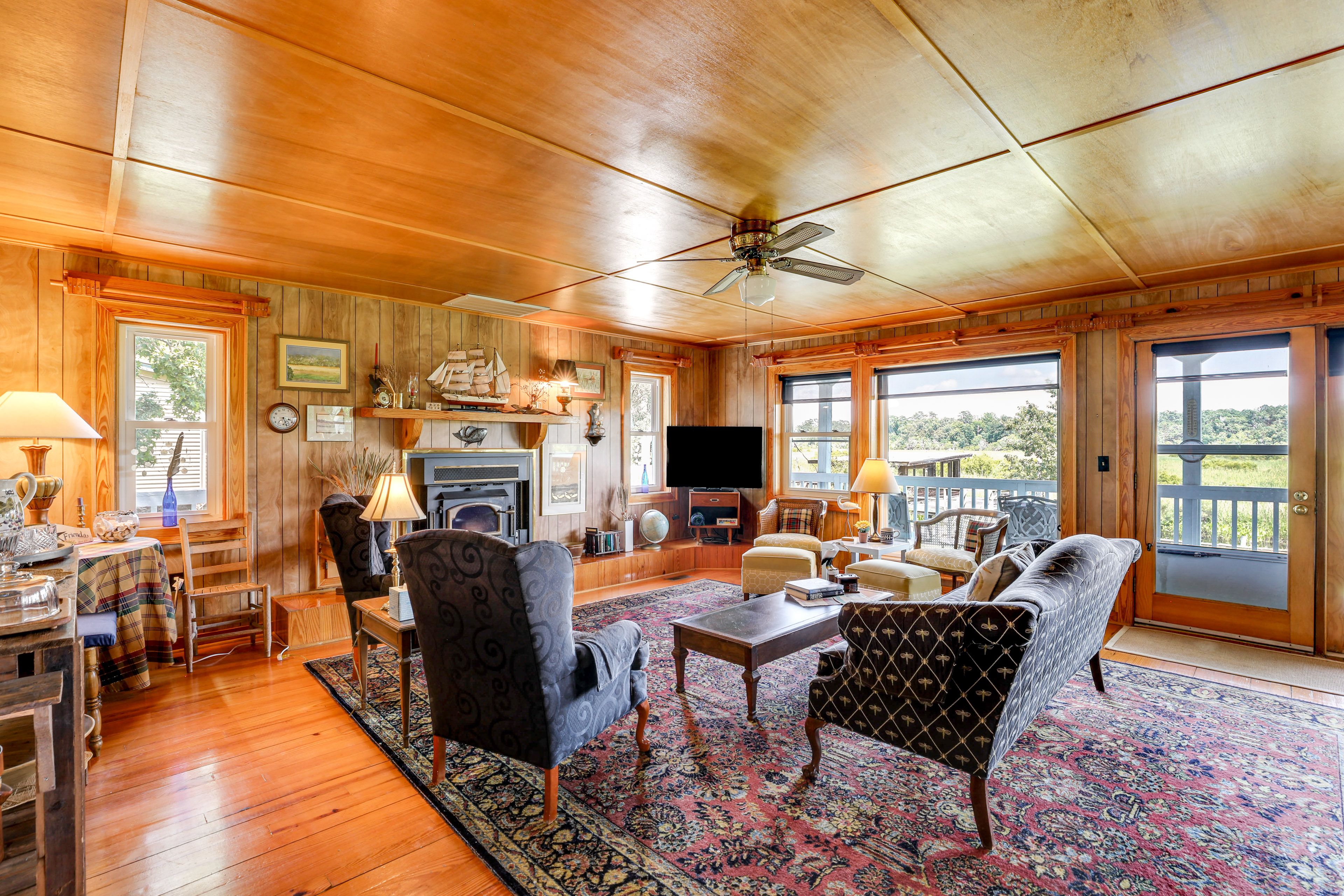Living Room | Smart TV | River Views | 2nd Floor
