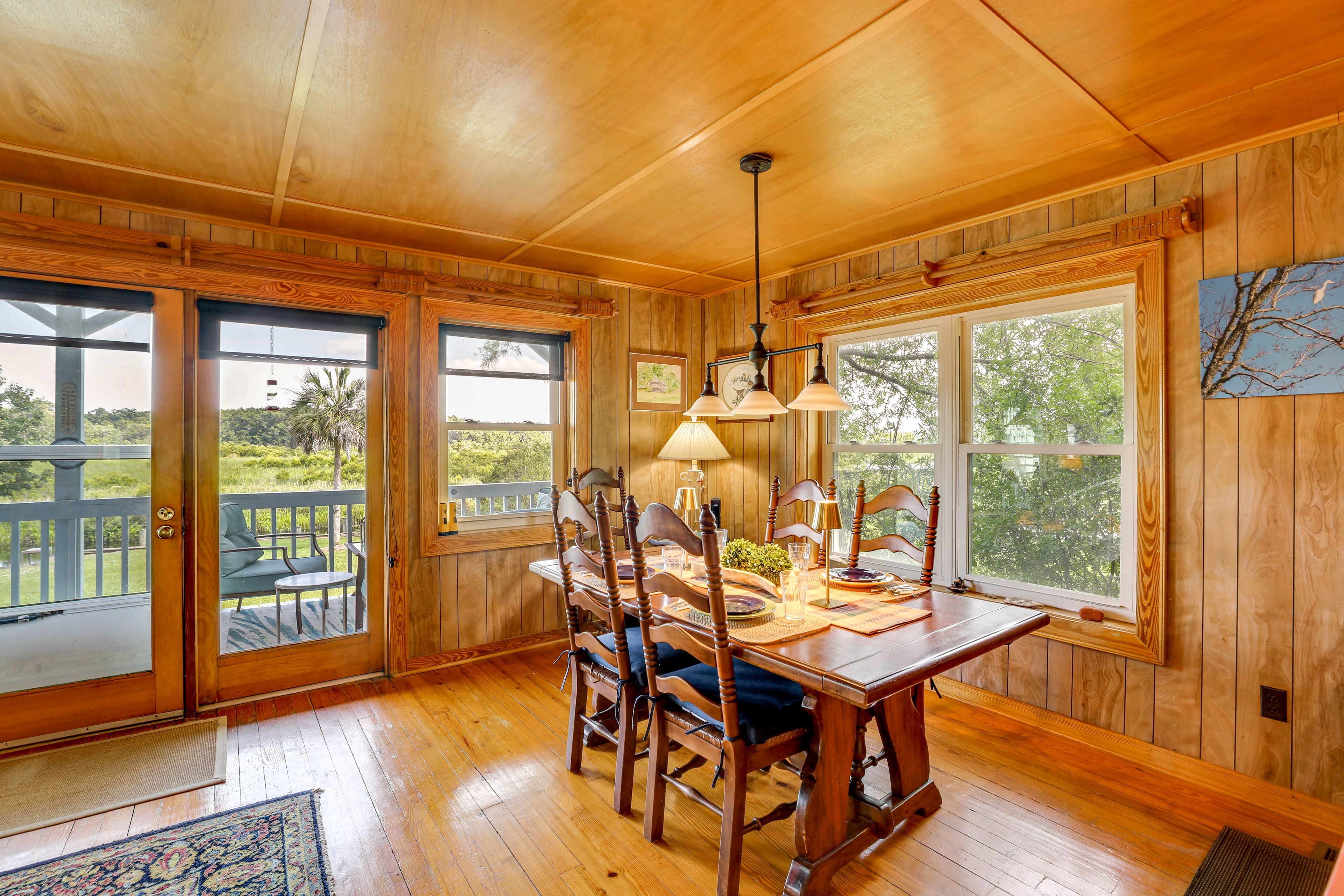 Dining Area | Dishware/Flatware Provided | 2nd Floor
