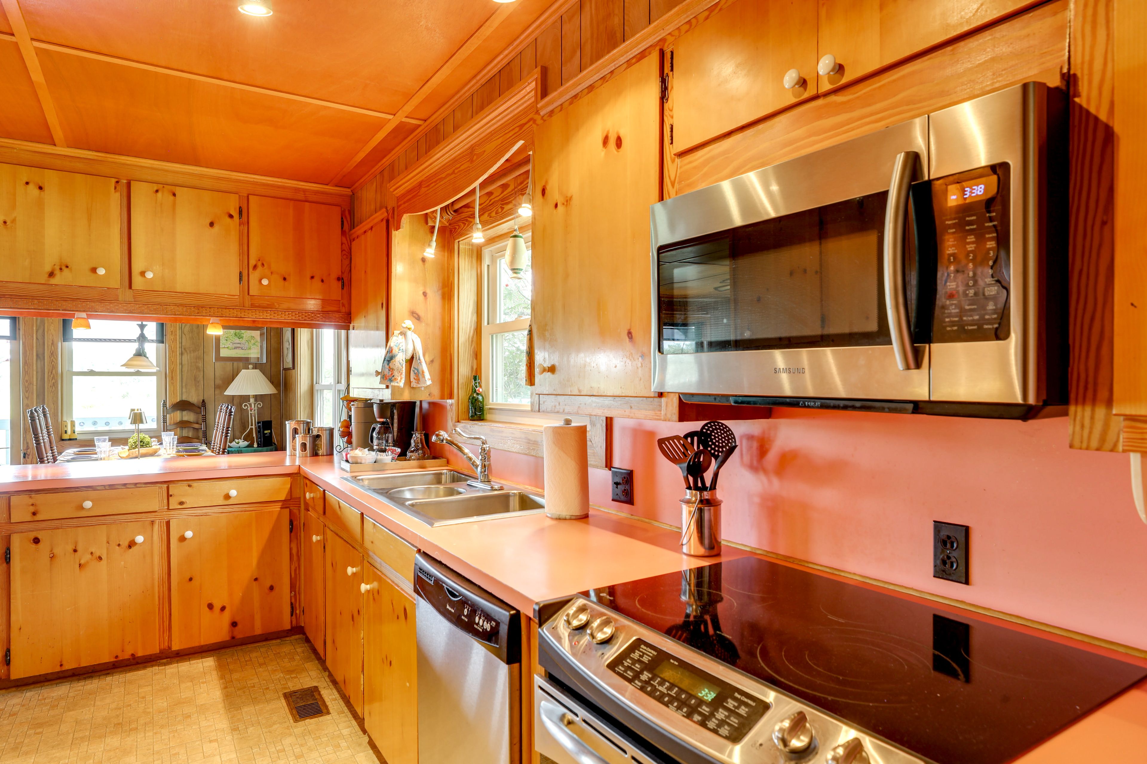 Kitchen | Refrigerator | Toaster Oven | 2nd Floor