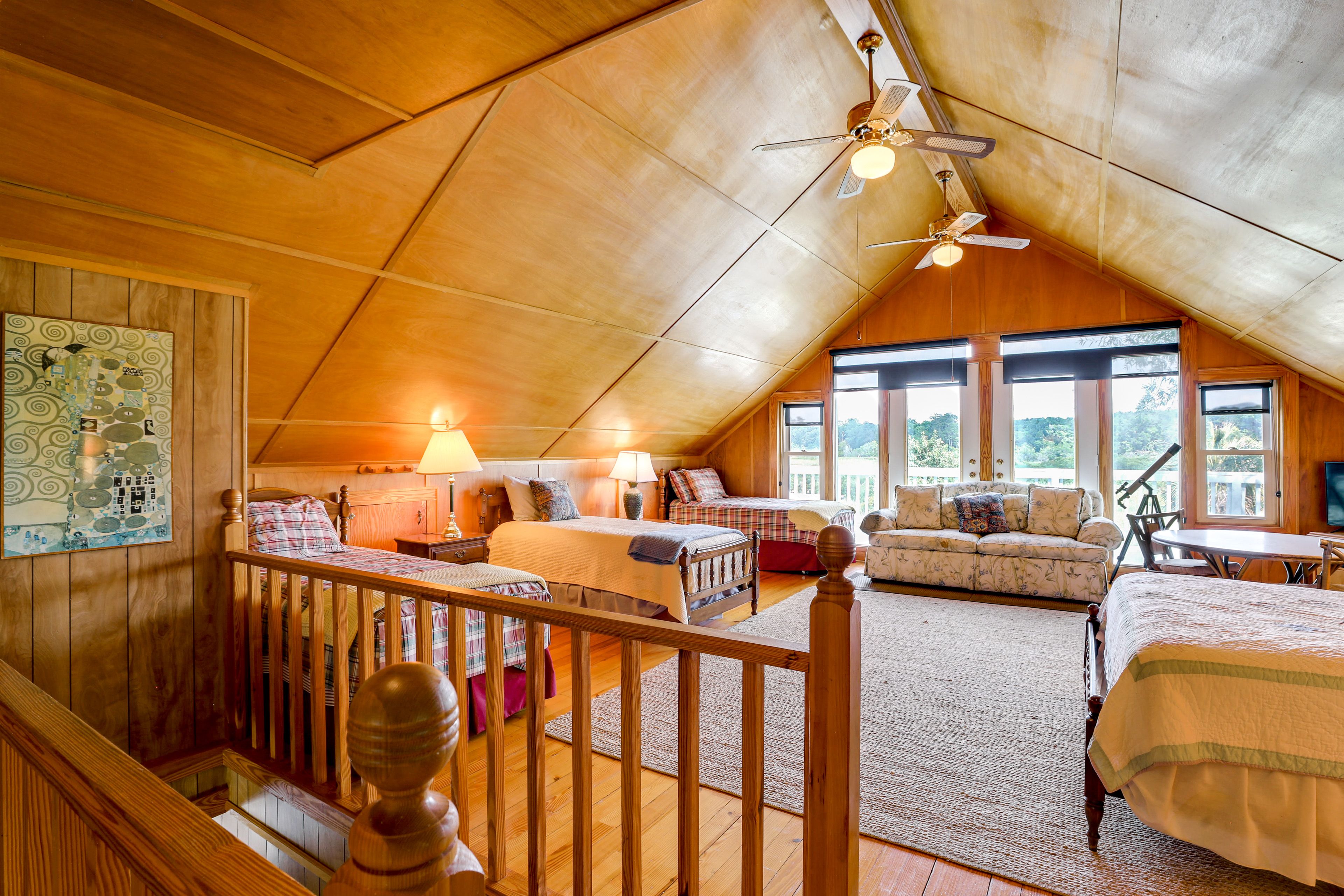 Loft | Queen Bed | 3 Twin Beds | Smart TV | Board Games | 3rd Floor