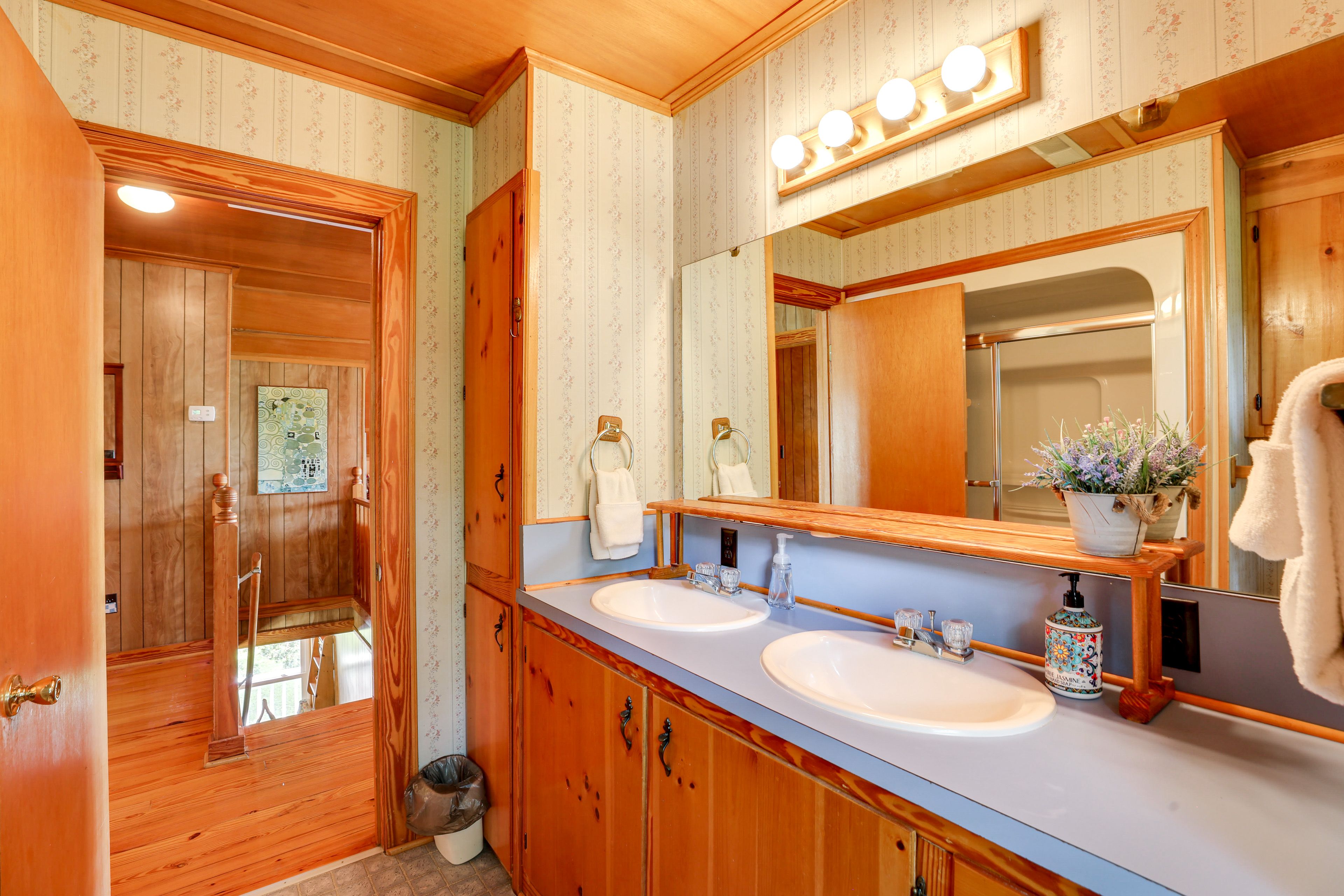 Full Bathroom | 3rd Floor