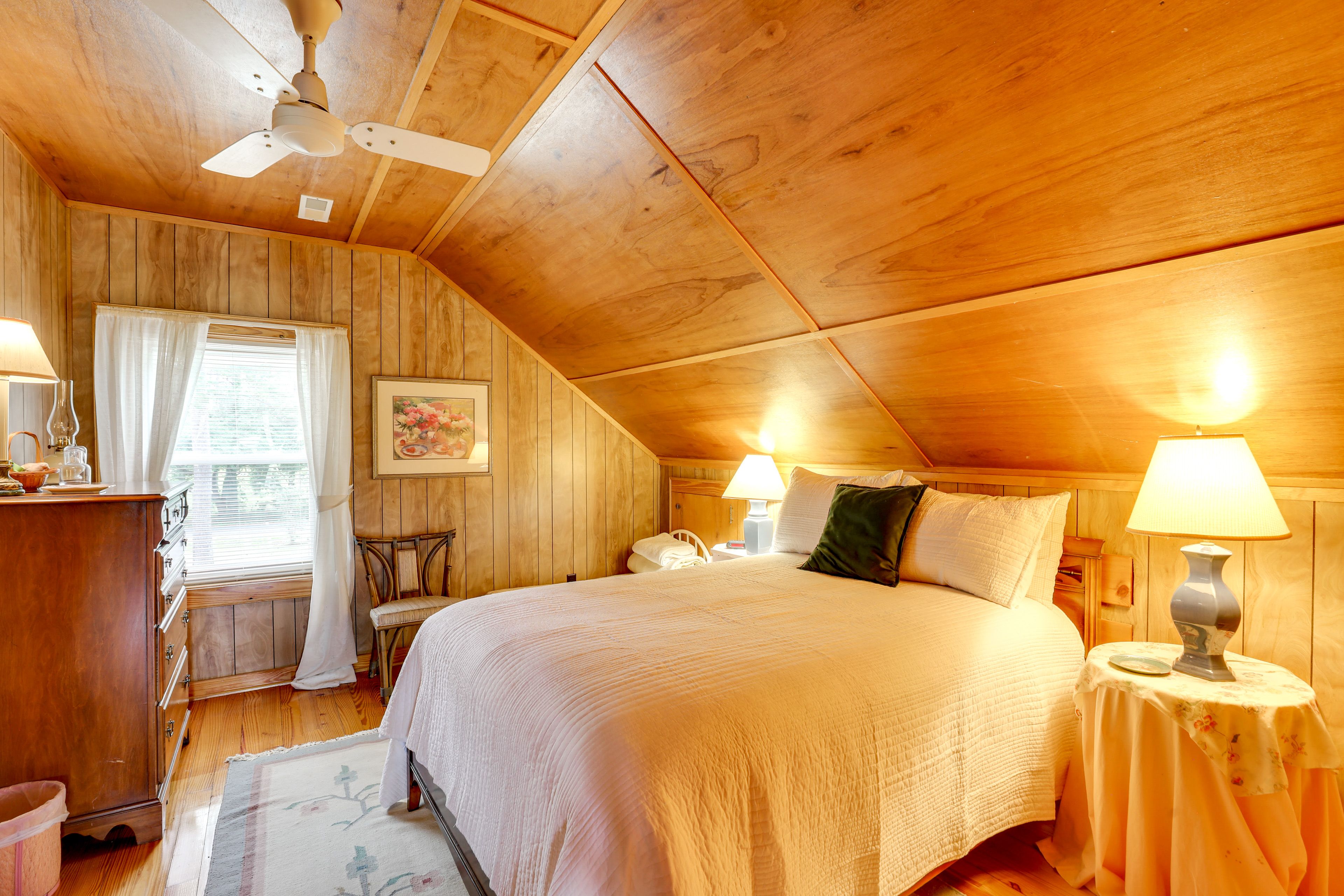 Bedroom 3 | Queen Bed | Toddler Bed | 3rd Floor