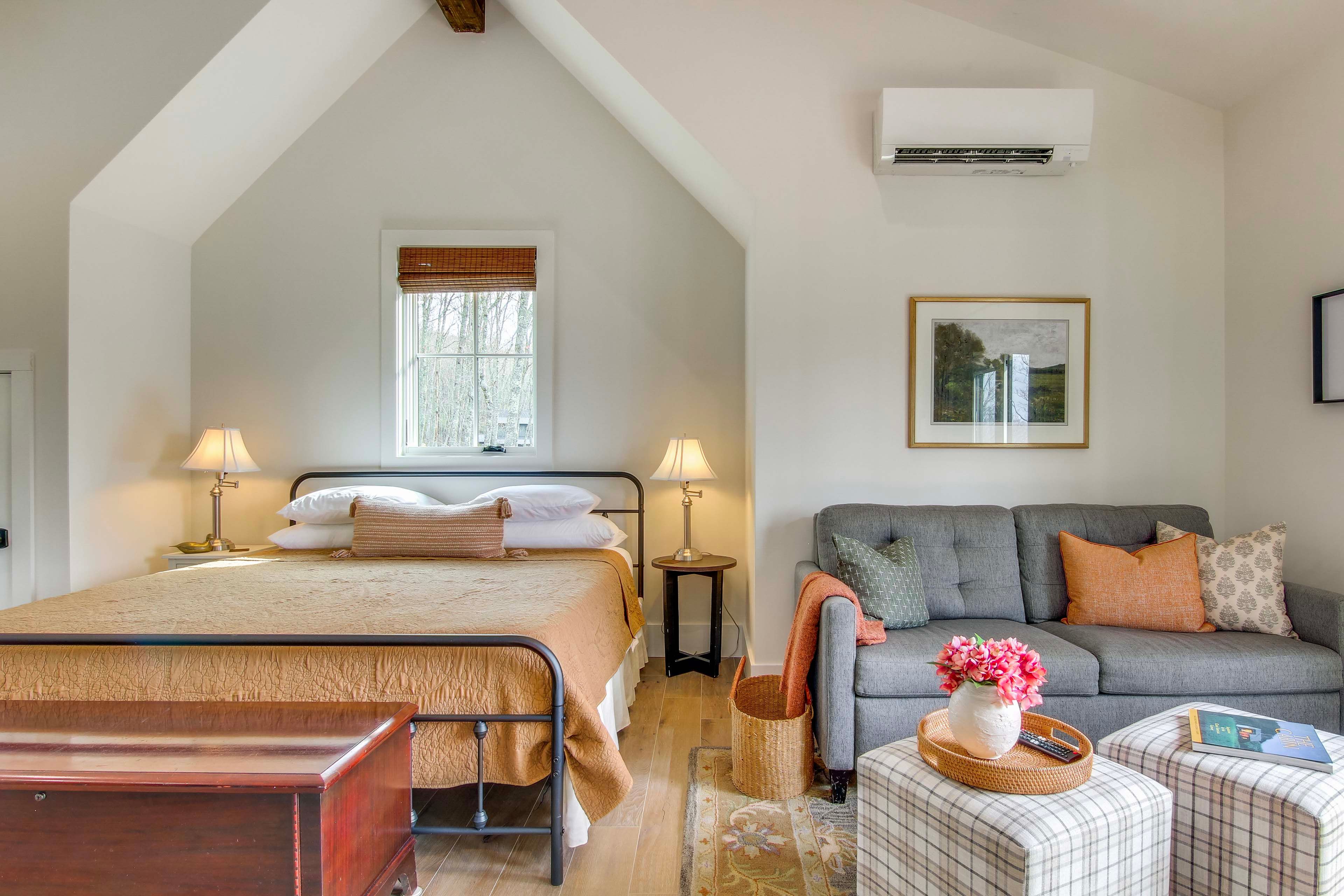Studio | King Bed | Linens