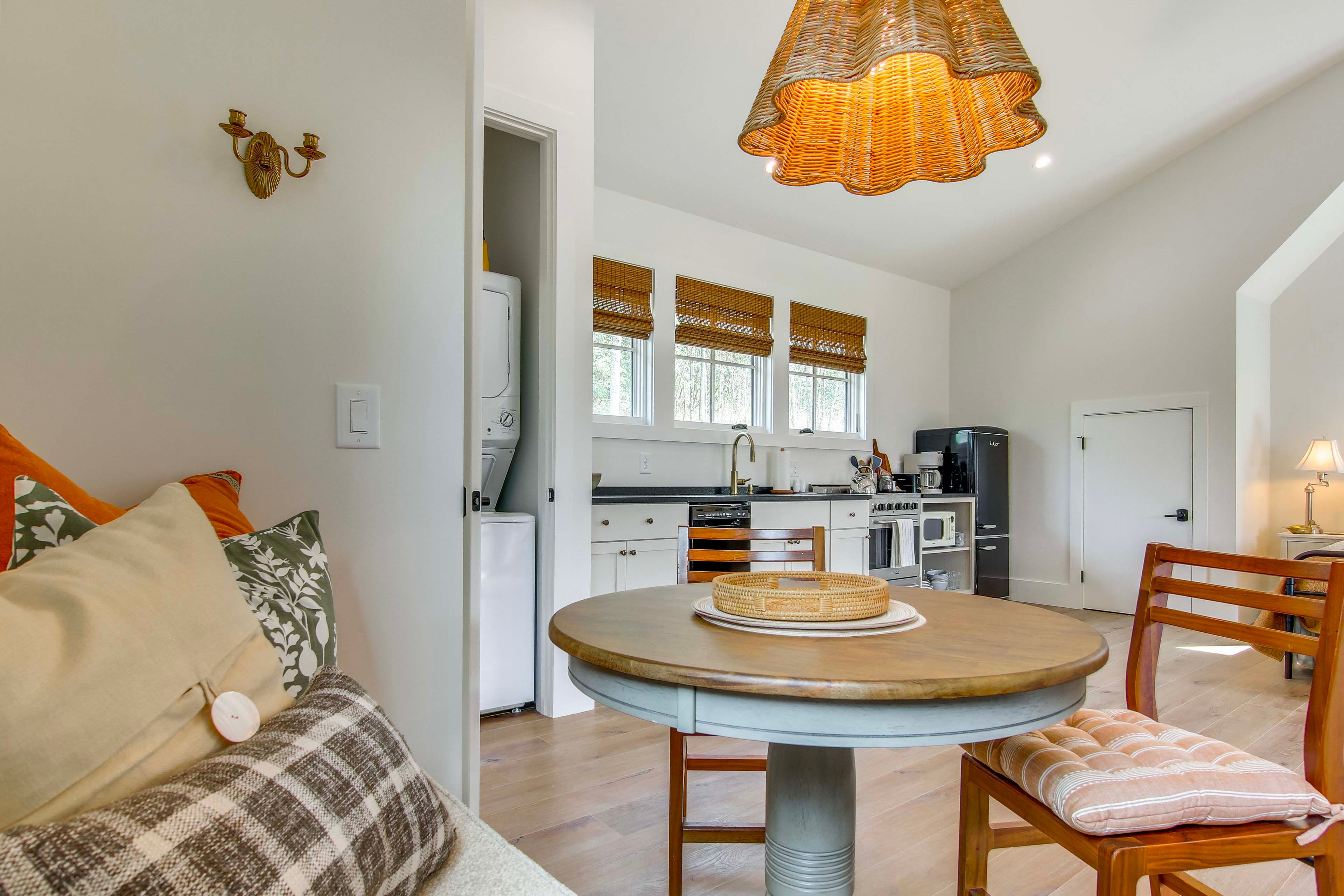 Dining Nook | Dishware & Flatware
