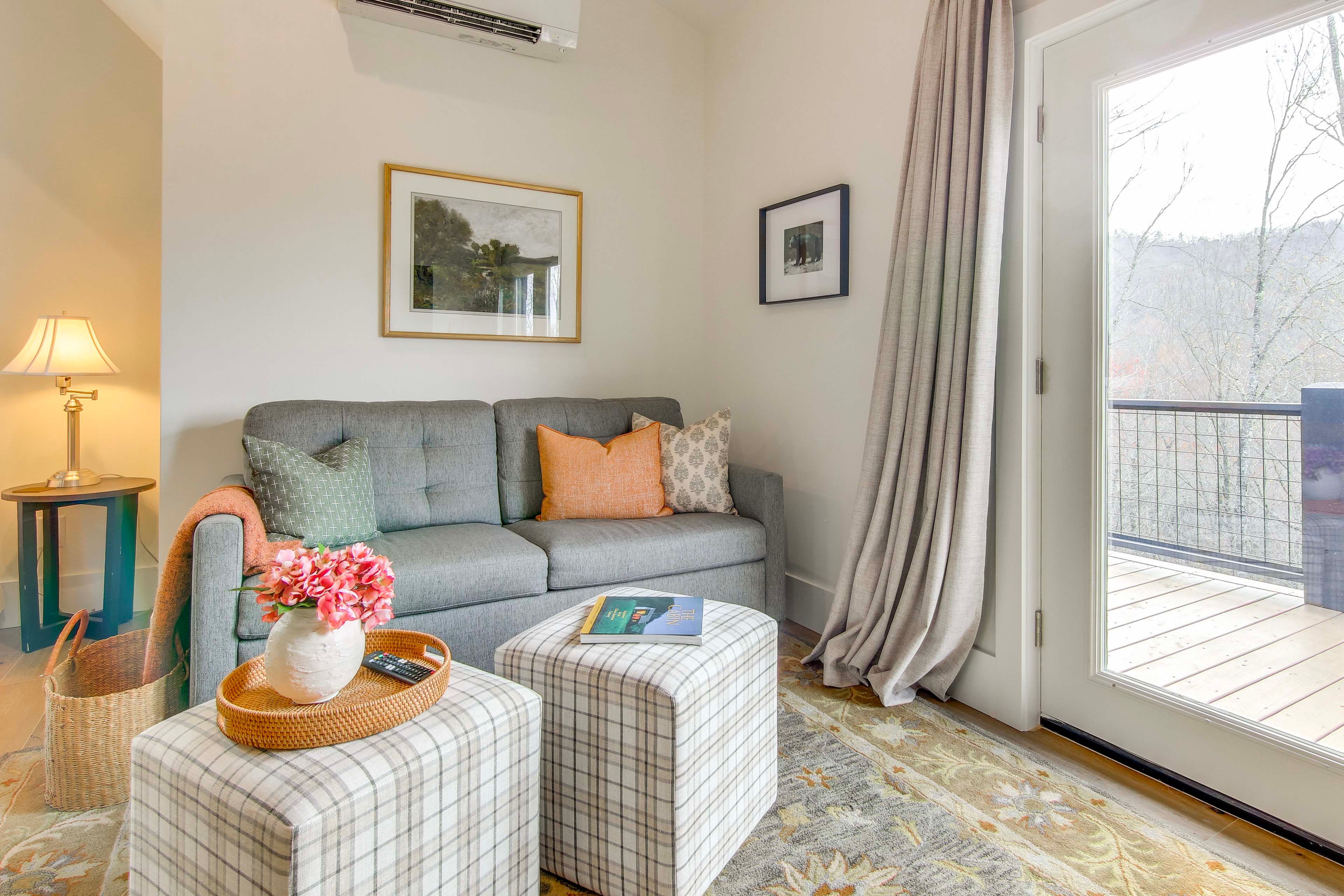Studio | Central A/C | Free WiFi | Full Sleeper Sofa