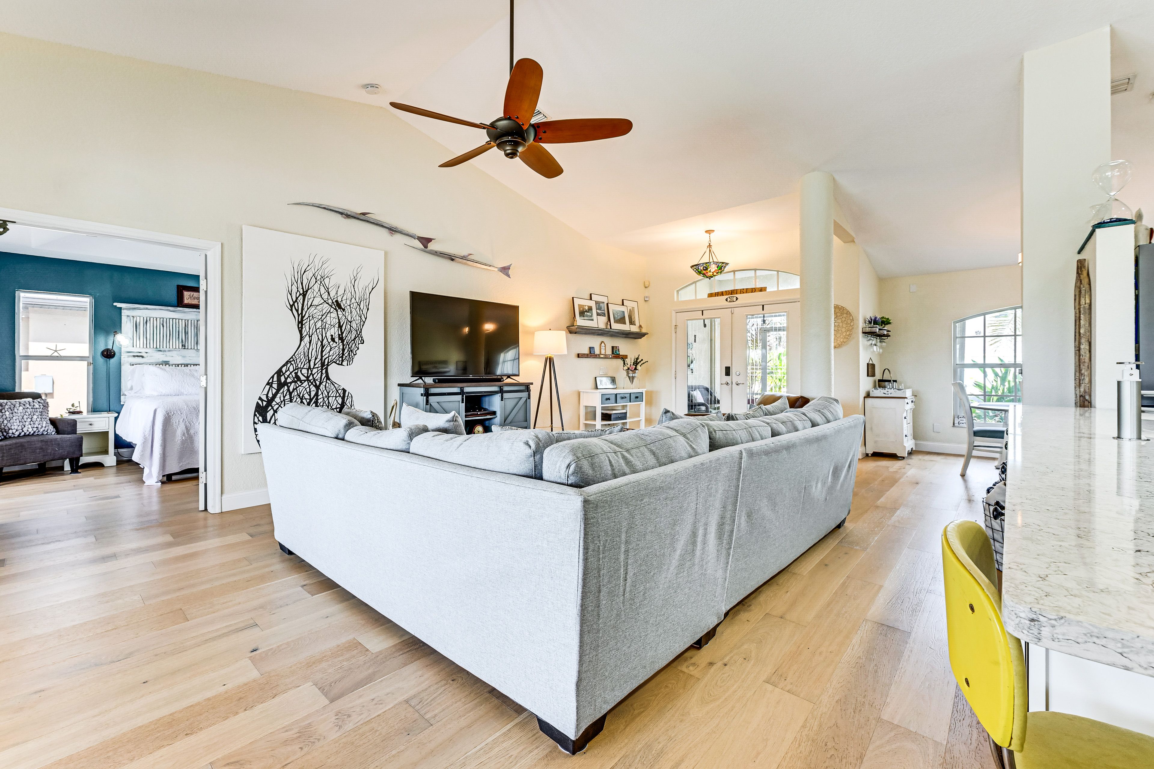 Living Room | Smart TV | Central A/C | Single-Story Home