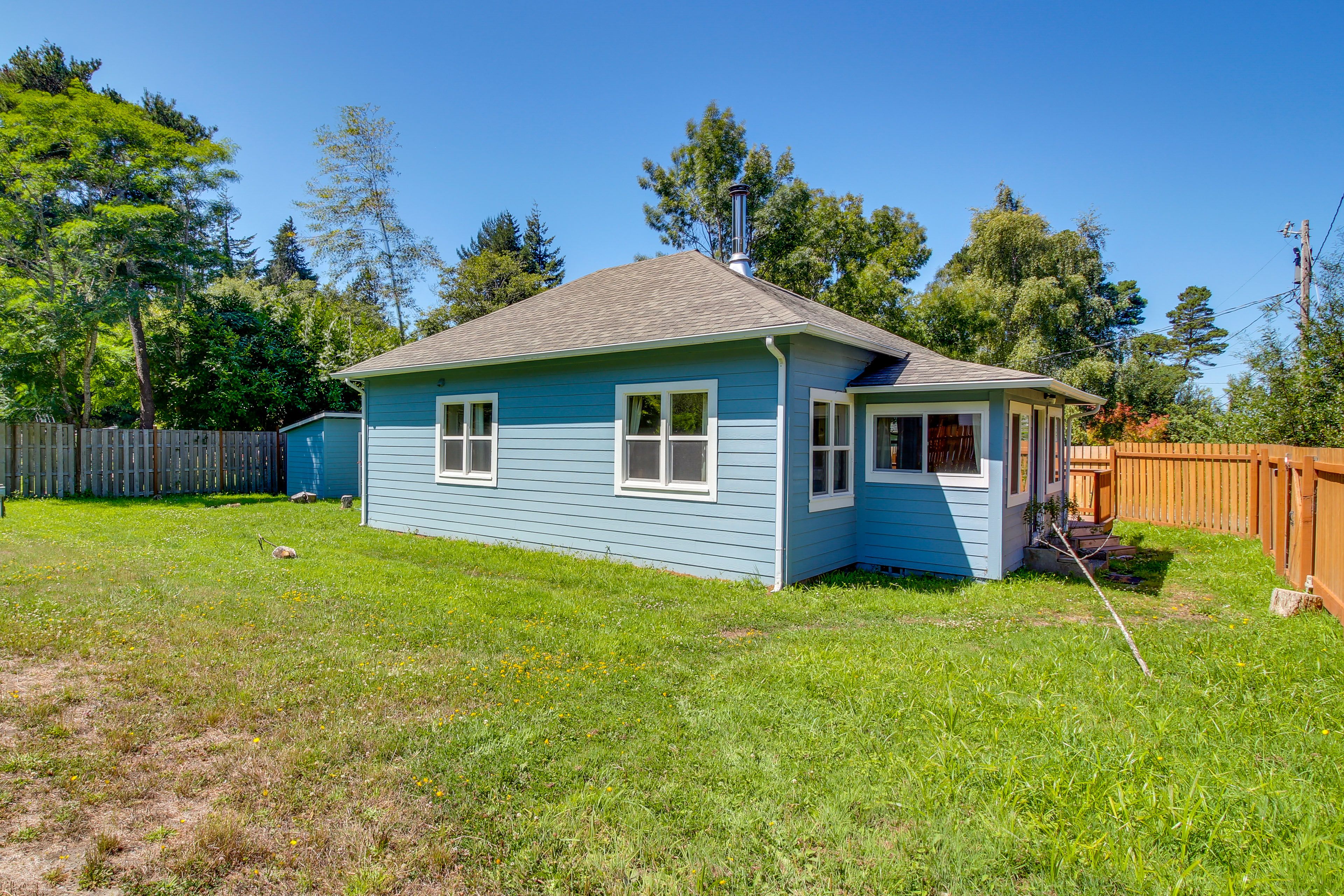 Private Yard | Single-Story Cottage