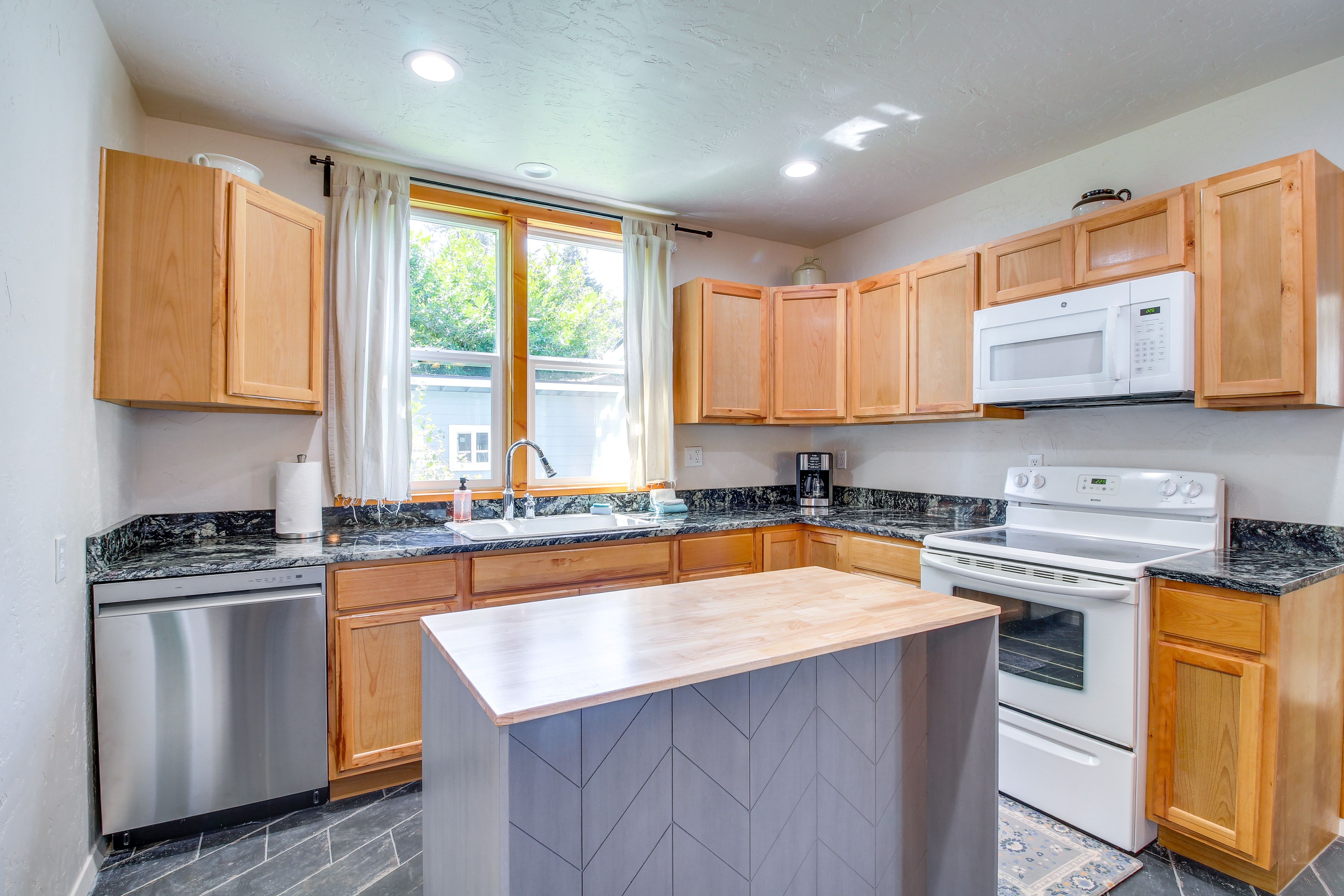 Kitchen | Drip Coffee Maker | Dishwasher | Cooking Basics